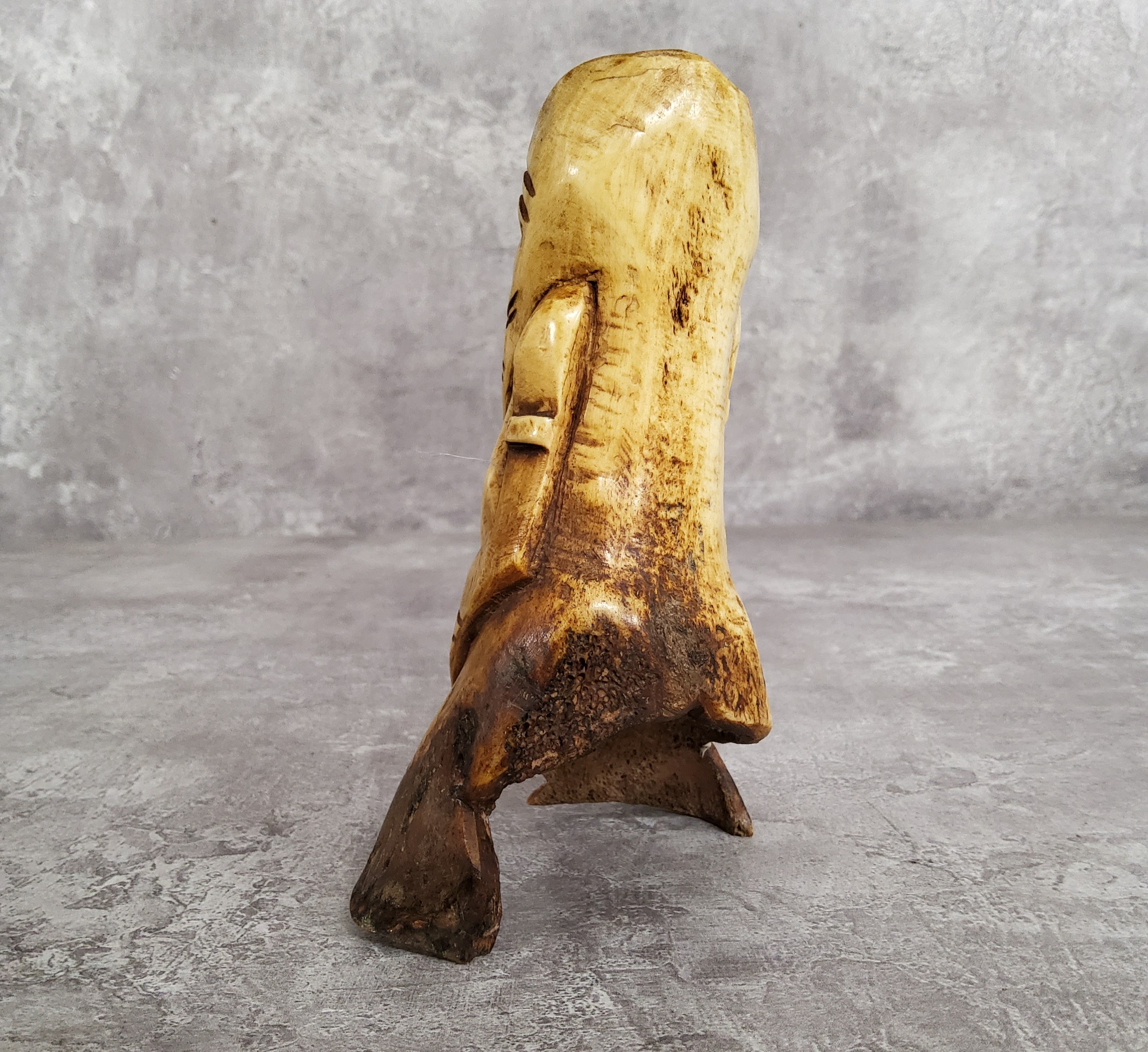 Amended Description an African leg bone carving, 15cm high - Image 3 of 4