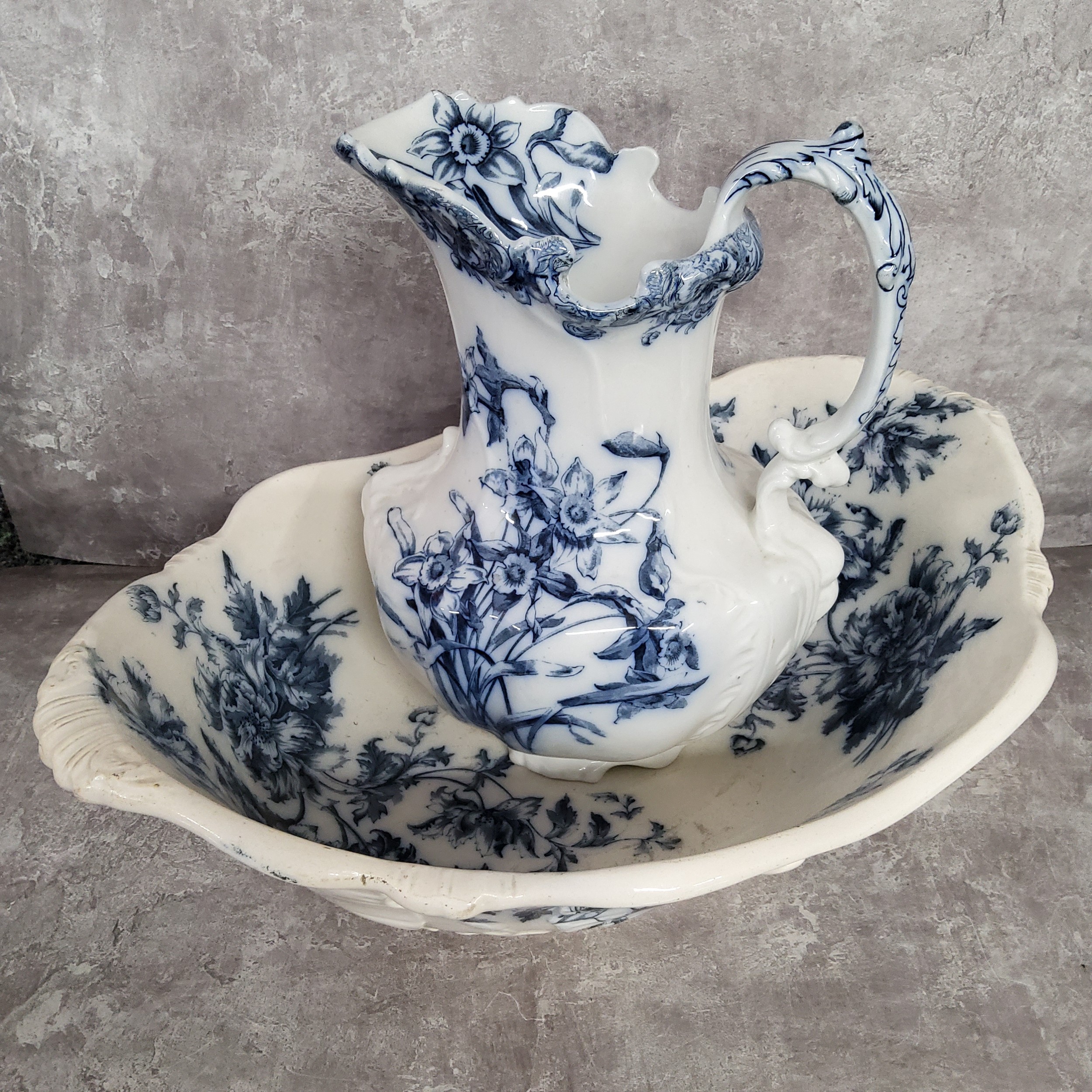 A substantial Victorian Doulton Burslem Daffodil pattern wash jug and bowl
