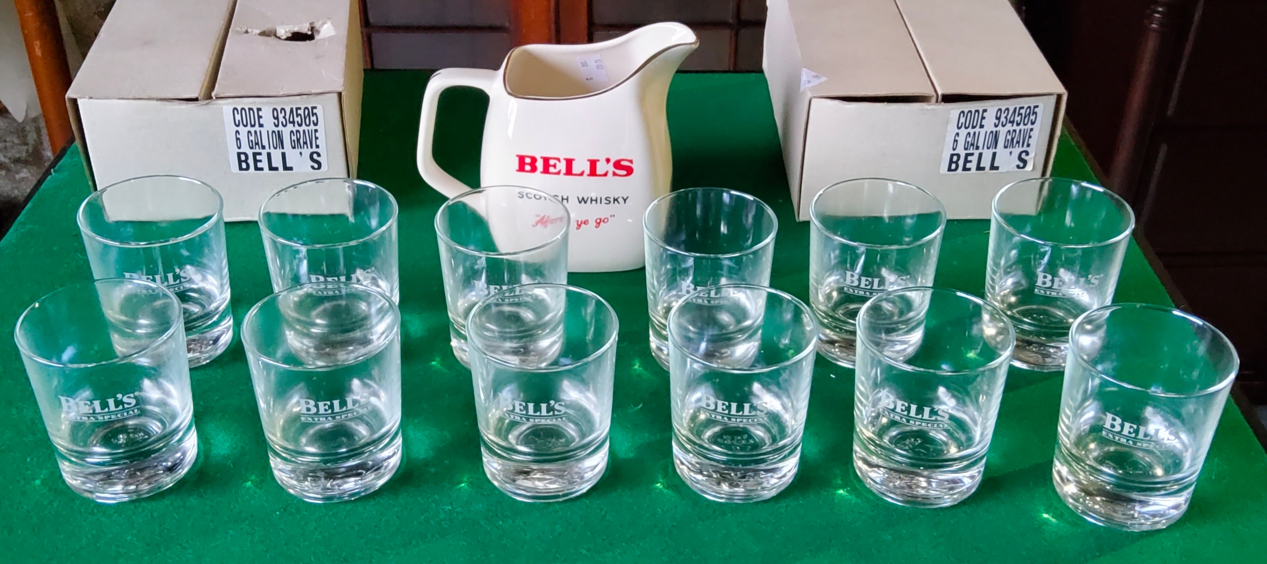 A Bell's whisky water jug by Wade and twelve weighted Bell's whisky '8 year' tumblers (13) Excellent