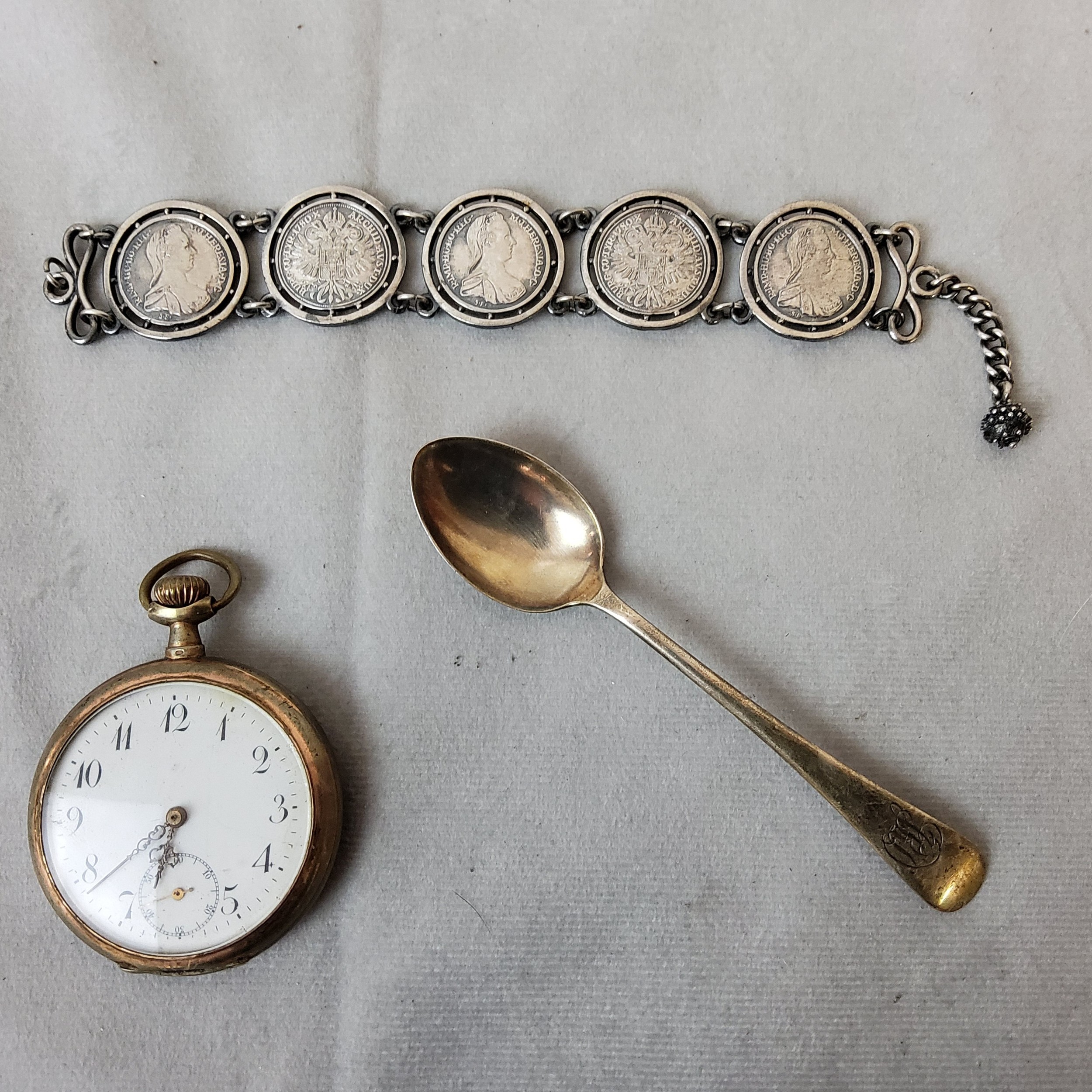 Gentleman's Effects - A Continental silver .800 grade pocket watch marked Remontoir Ancre Ligne