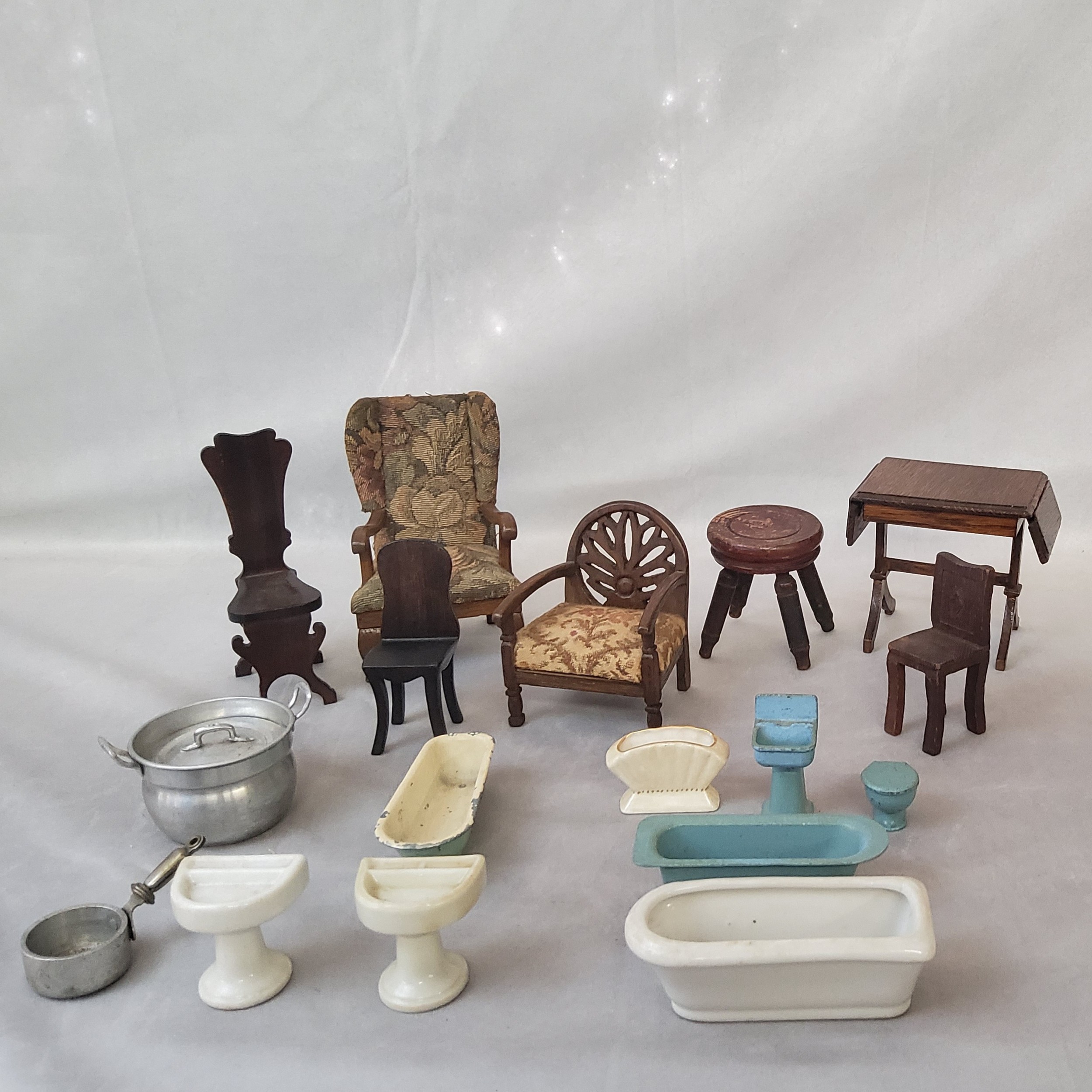 Dolls House Furniture - early 20th century wooden dolls house furniture including stool, table and - Image 2 of 2