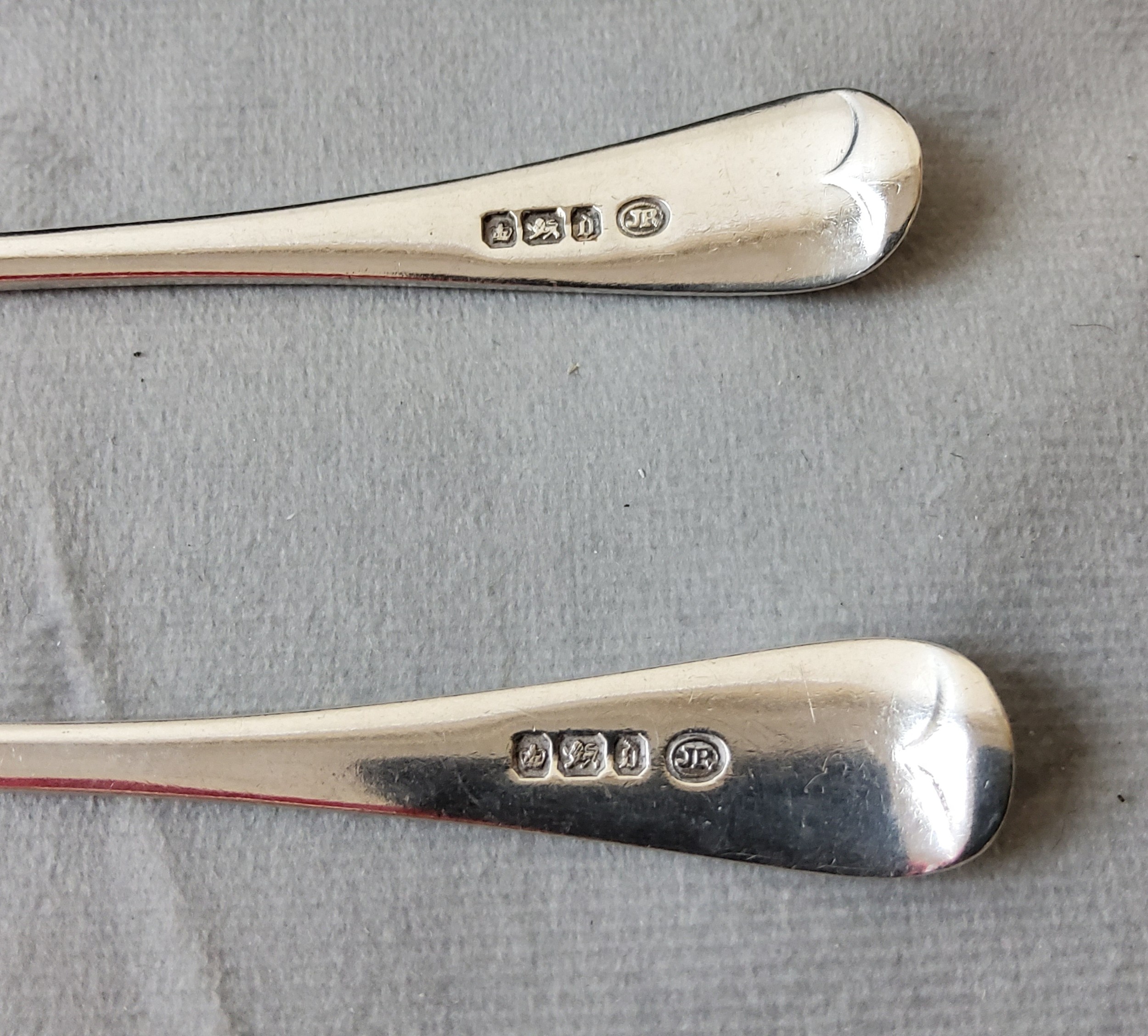 A cased set of six Edward VII silver teaspoons by John Round & Son Ltd, Sheffield 1906 (149g gross) - Image 3 of 3