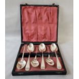 A cased set of six Edward VII silver teaspoons by John Round & Son Ltd, Sheffield 1906 (149g gross)