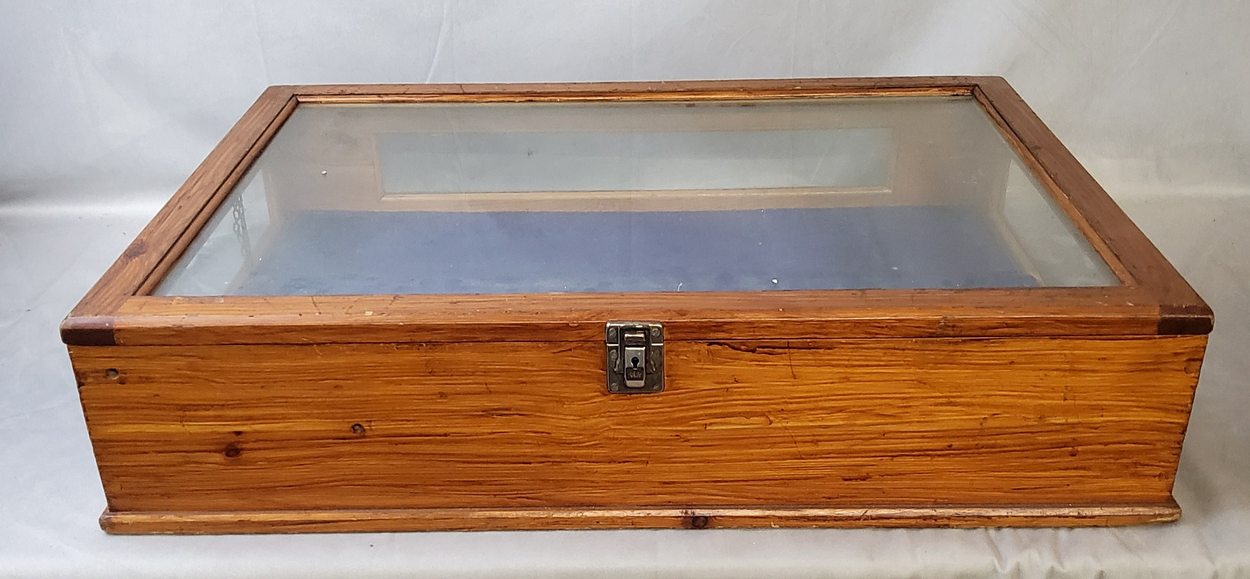 A large 20th century stained pine table top bijouterie cabinet, glass complete.  74cm wide x 52cm - Image 2 of 2