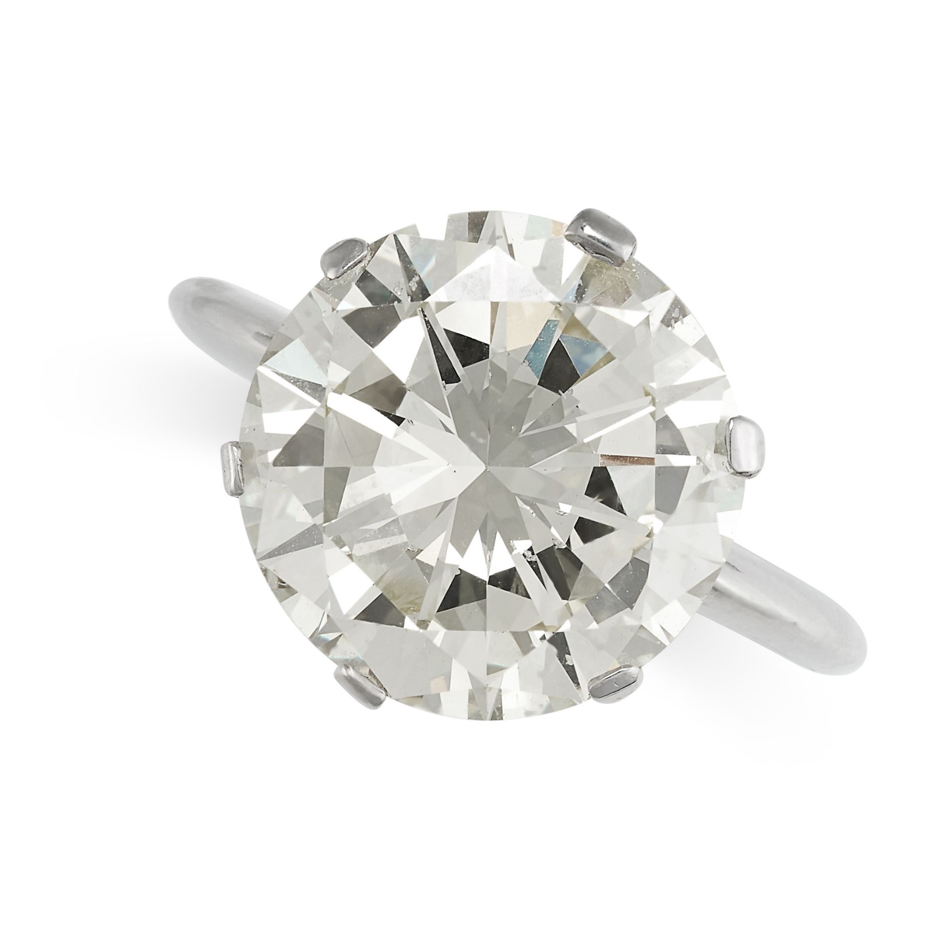 AN IMPRESSIVE 9.02 CARAT SOLITAIRE DIAMOND RING in platinum, set with a round brilliant cut