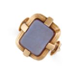 A SARDONYX SEAL / SIGNET RING in 18ct yellow gold, the face set with a rectangular polished piece of