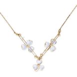 A VINTAGE MOONSTONE SHAMROCK NECKLACE in 14ct yellow gold, formed of baton links applied with and