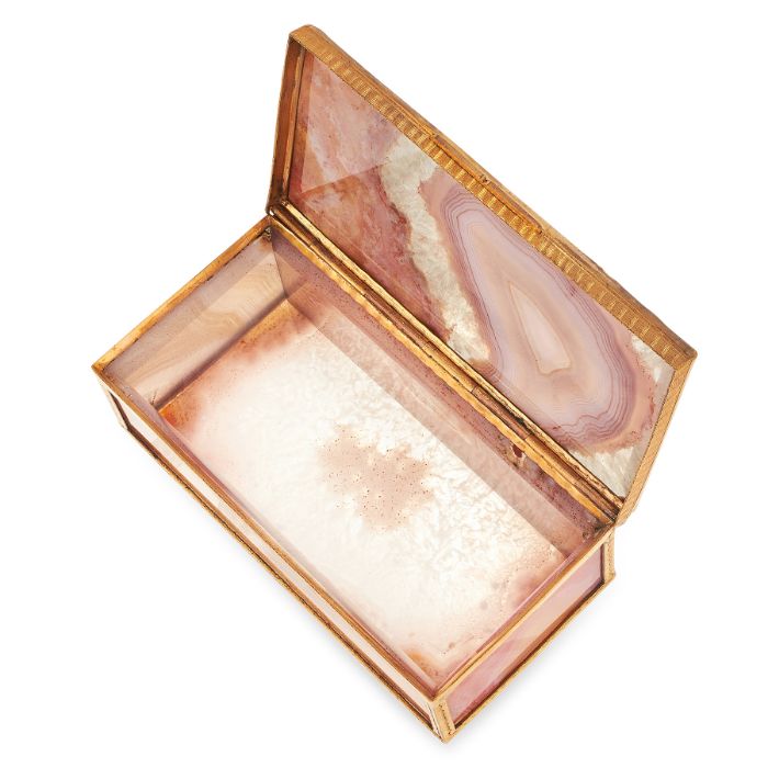 AN ANTIQUE ITALIAN GOLD AND AGATE SNUFF BOX, PROBABLY ROME CIRCA 1820 of rectangular form, mounted - Image 2 of 2