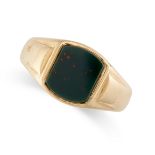 A VINTAGE BLOODSTONE SEAL / SIGNET RING, 1966 in 18ct yellow gold, the tapering band set with a