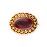 ANTIQUE VICTORIAN GARNET BROOCH, 19TH CENTURY in yellow gold, comprising of a cabochon garnet in a