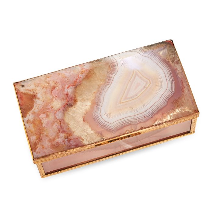 AN ANTIQUE ITALIAN GOLD AND AGATE SNUFF BOX, PROBABLY ROME CIRCA 1820 of rectangular form, mounted