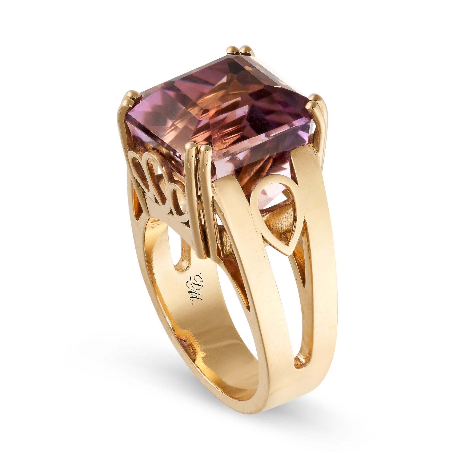 AN AMETRINE DRESS RING in 18ct yellow gold, set with a step cut ametrine, French assay mark for 18ct - Bild 2 aus 2