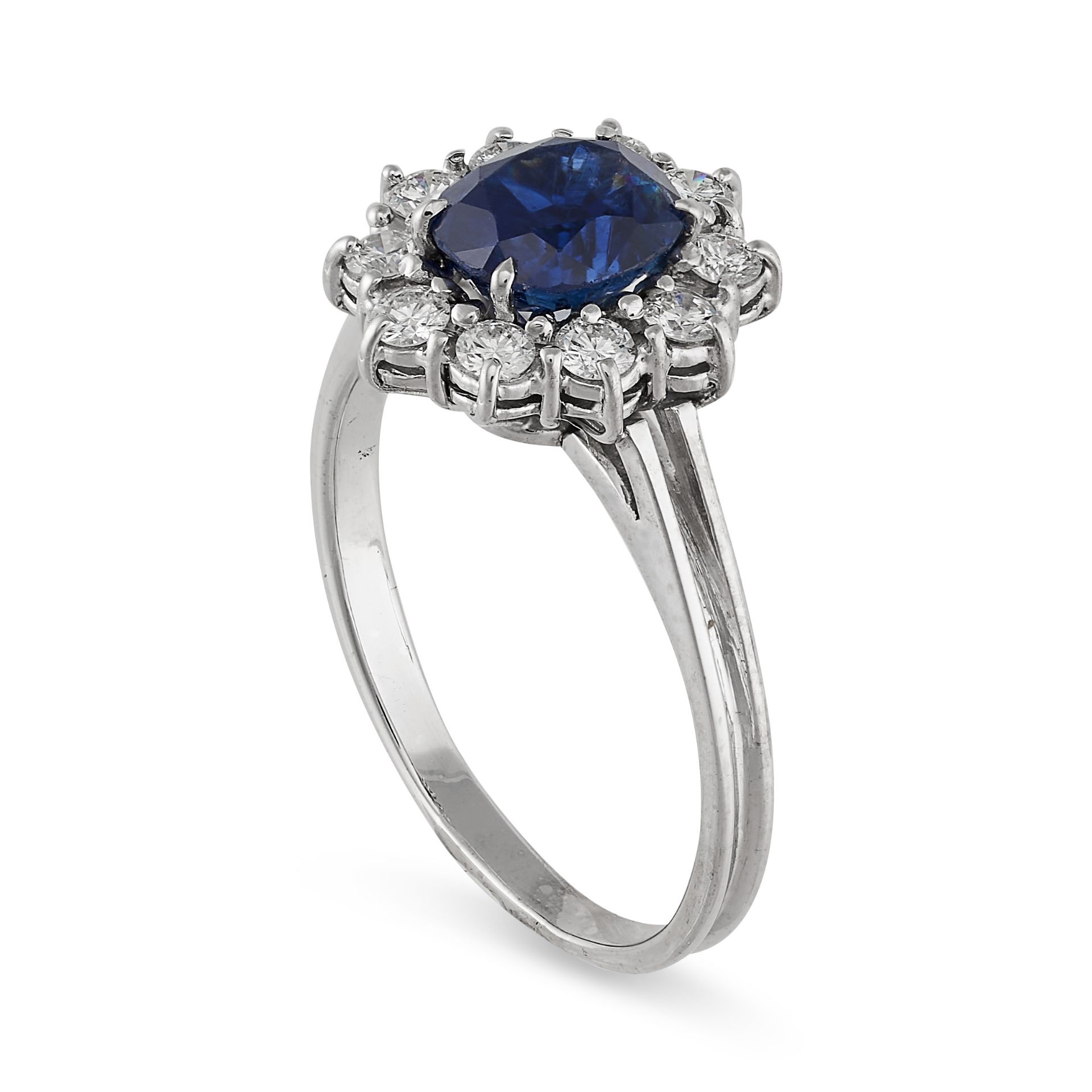 AN UNHEATED SAPPHIRE AND DIAMOND RING set with an oval cut sapphire of 1.43 carats in a cluster of - Bild 2 aus 2