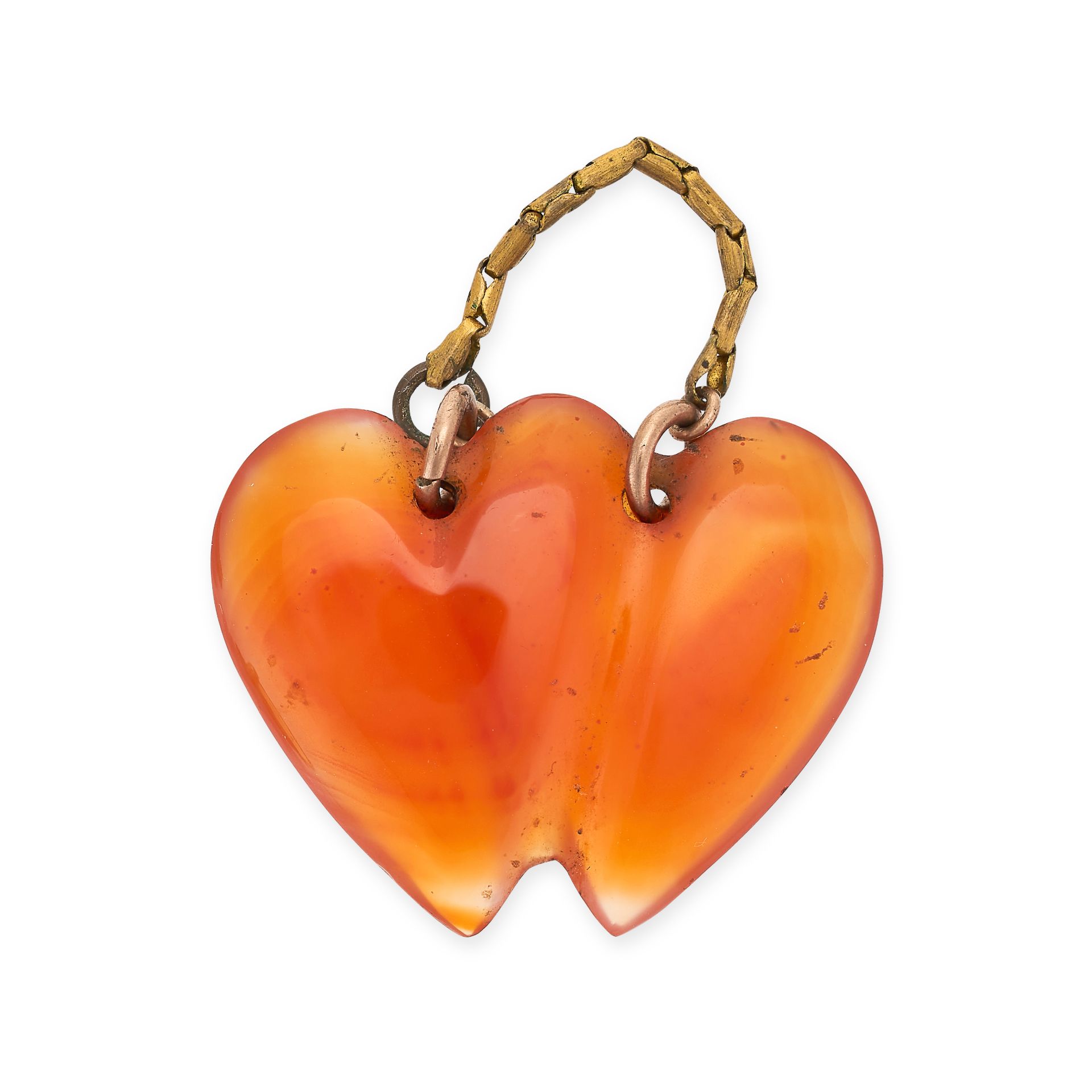 NO RESERVE - AN ANTIQUE CARNELIAN SWEETHEART PENDANT in yellow gold, carved to depict two double