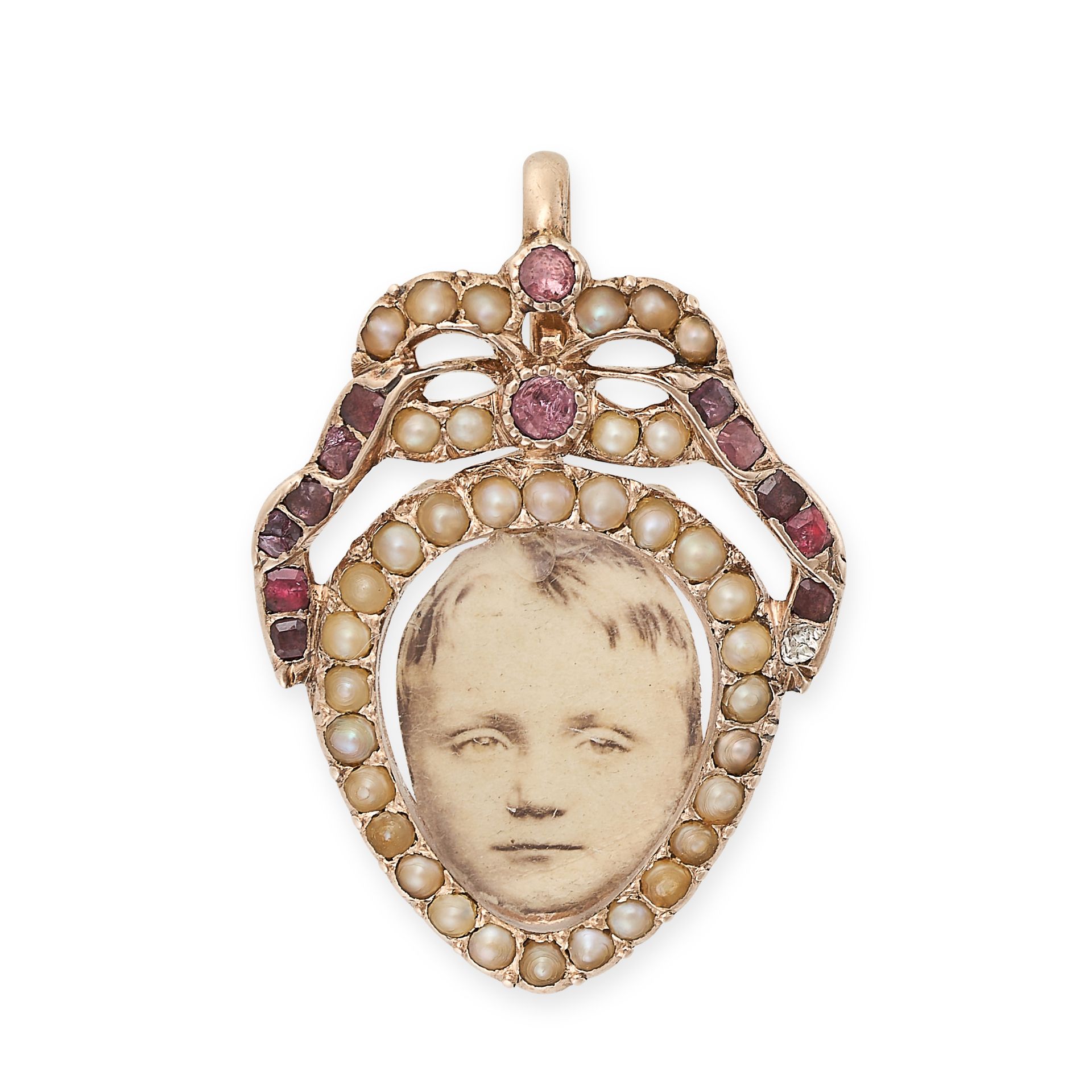 NO RESERVE - AN ANTIQUE GEORGE III PEARL AND GARNET LOCKET PENDANT, CIRCA 1780 in yellow gold, the