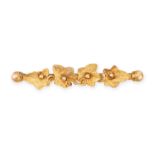 AN ANTIQUE GOLD BAR BROOCH in 15ct yellow gold, designed as four interwoven ivy leaves, stamped