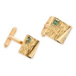 A PAIR OF VINTAGE EMERALD CUFFLINKS in 18ct yellow gold, each with a textured face set with a step