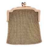 CARTIER, A VINTAGE SAPPHIRE AND GOLD MESH PURSE in 14ct yellow gold, the body formed of gold mesh