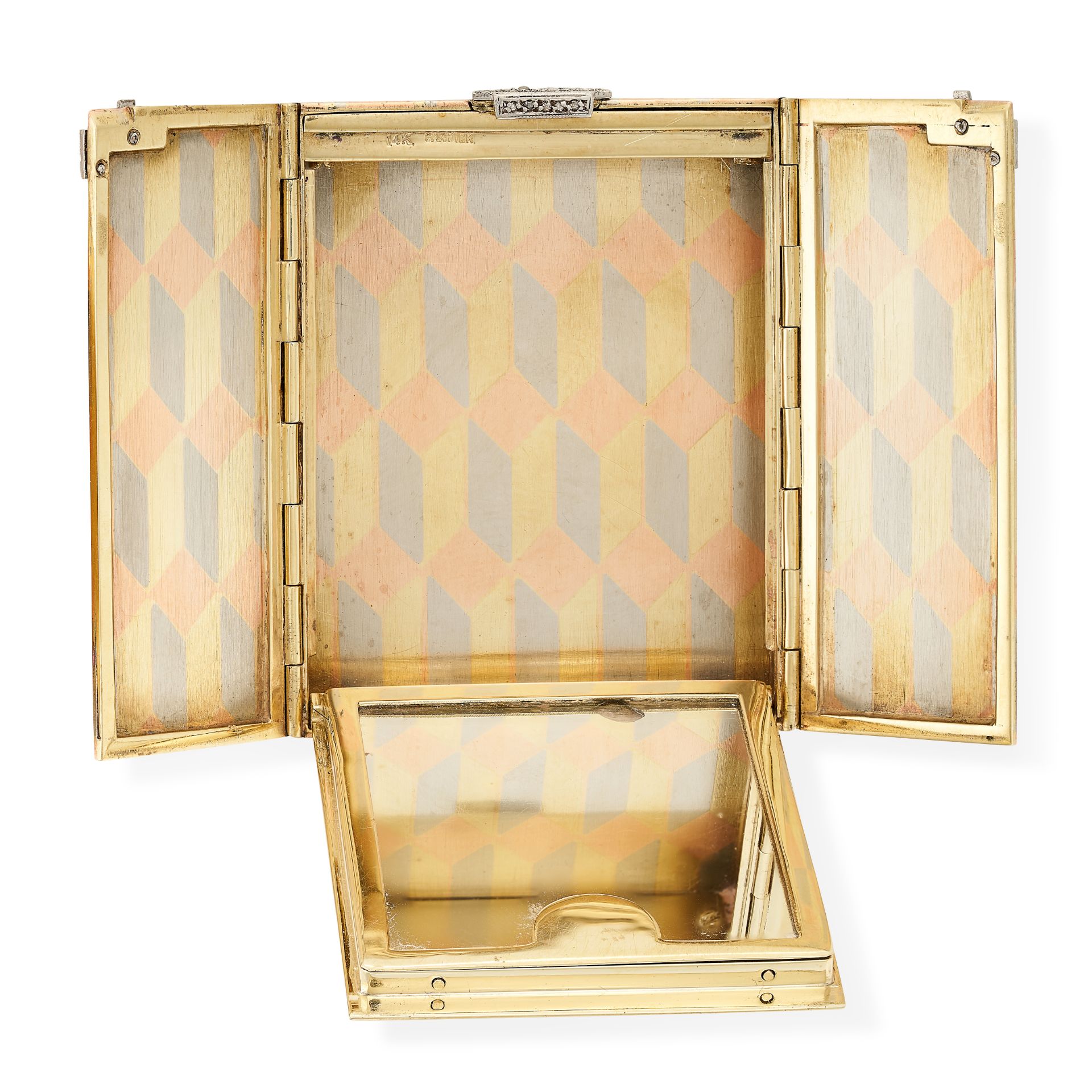 CARTIER, A VINTAGE VANITY CASE / COMPACT in 14ct white, yellow and rose gold in a tricolour - Image 2 of 2