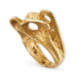 NO RESERVE - AN ABSTRACT GOLD RING in 18ct yellow gold, in abstract textured design, stamped 18K,