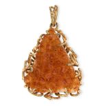 ATTR PAUL PODOLSKY, A VINTAGE CITRINE PENDANT in yellow gold, formed of a triangular piece of