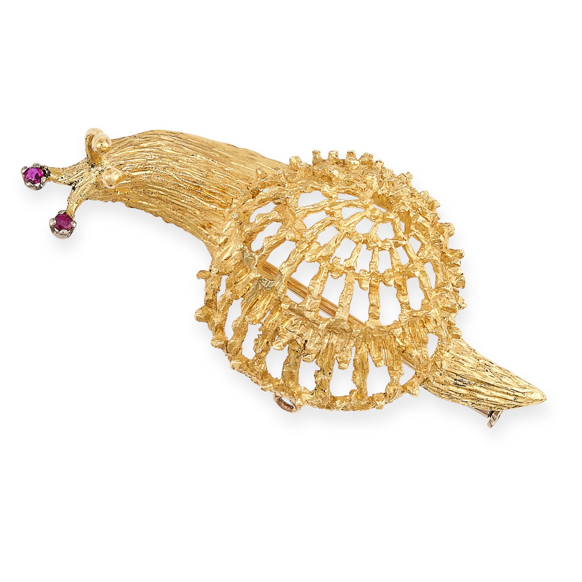 NO RESERVE - A GOLD AND RUBY SNAIL BROOCH in yellow gold, designed as a snail, in textured open