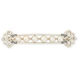 A FINE ANTIQUE NATURAL PEARL, ENAMEL AND DIAMOND BAR BROOCH in 18ct yellow gold, set across the