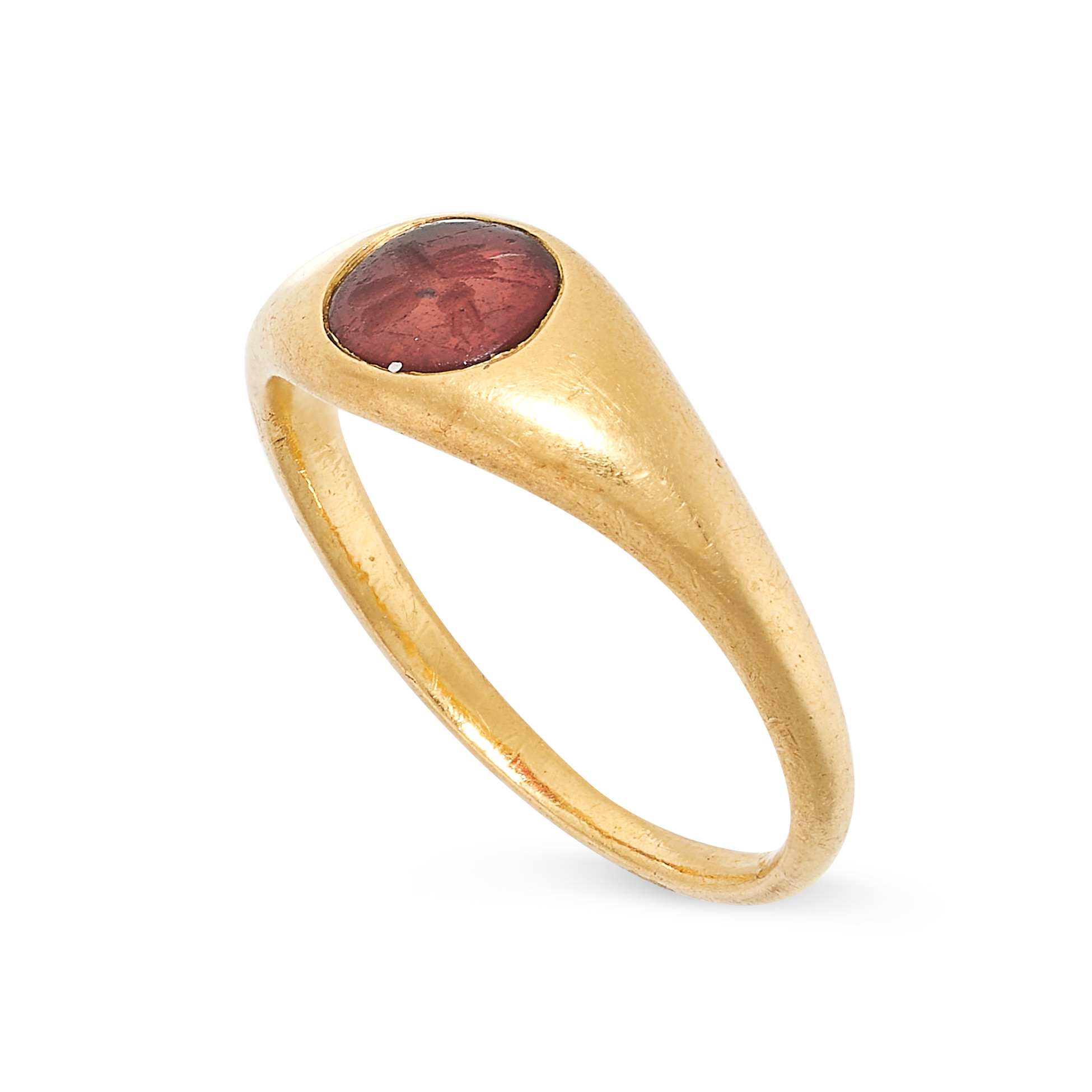 NO RESERVE - AN ANTIQUE RED GLASS INTAGLIO GYPSY RING, 19TH CENTURY in yellow gold, the tapering - Image 2 of 3