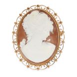 NO RESERVE - AN ANTIQUE CAMEO BROOCH in yellow gold, comprising an oval shell cameo carved depicting