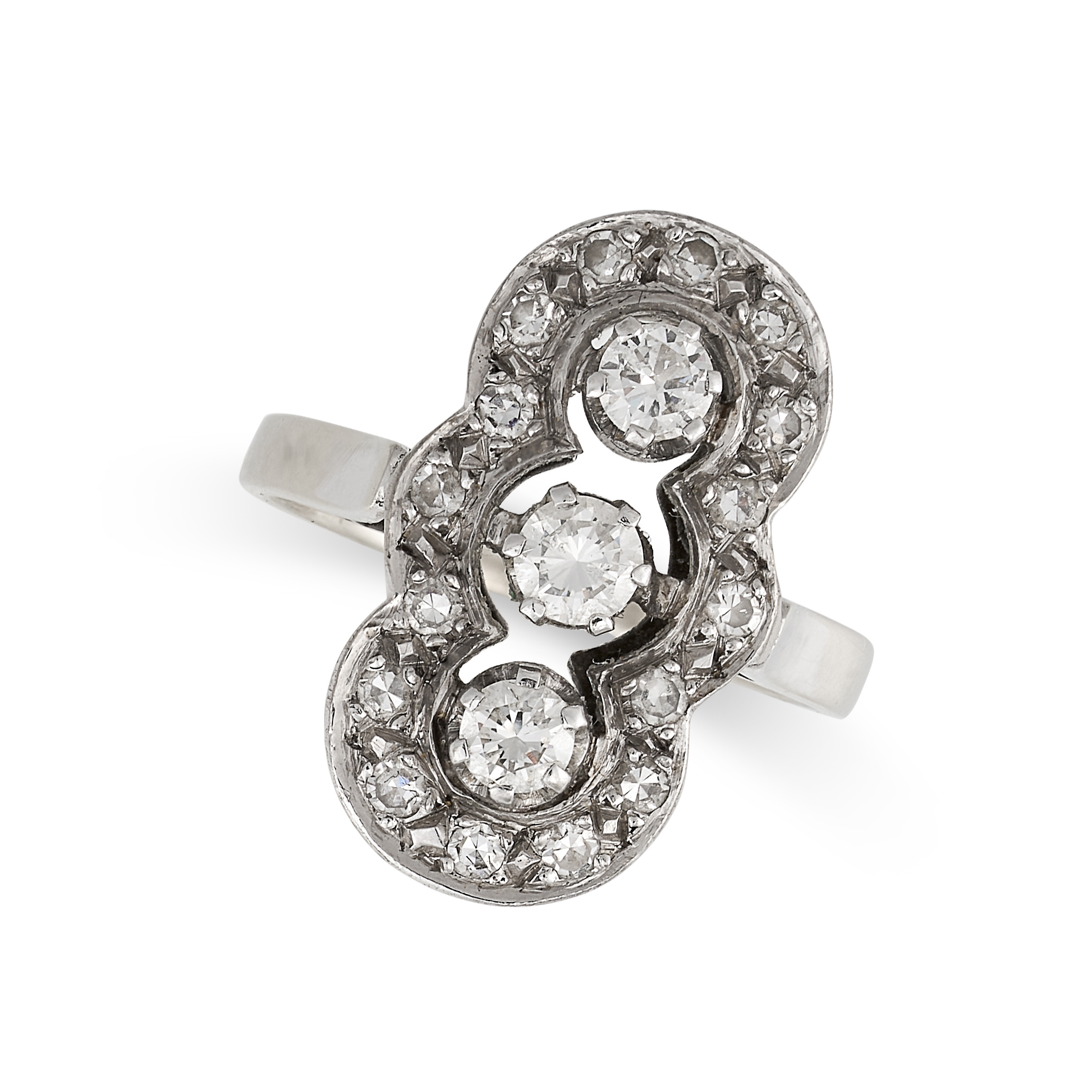 NO RESERVE - AN ART DECO DIAMOND RING in 14ct white gold, set with three round cut diamonds within a