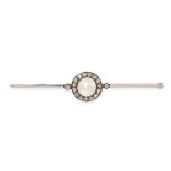 NO RESERVE - AN ANTIQUE PEARL AND DIAMOND BAR BROOCH in yellow gold and silver, set to the centre