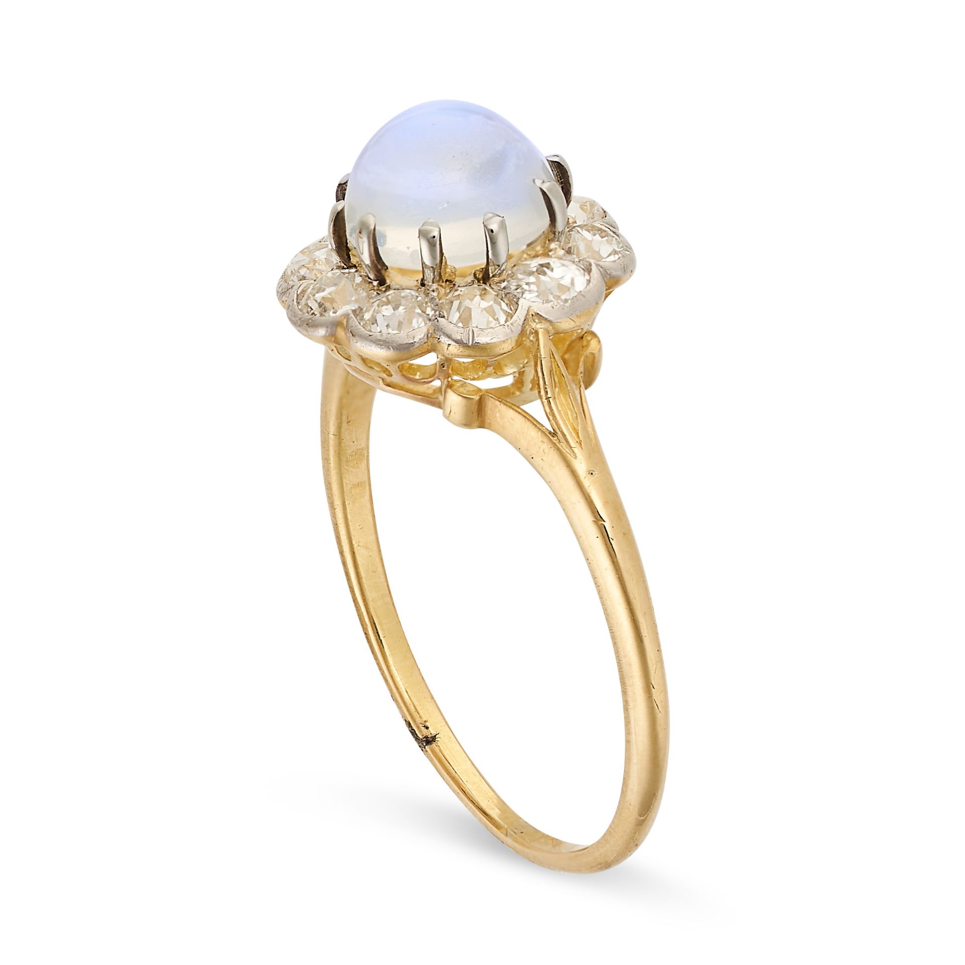AN ANTIQUE MOONSTONE AND DIAMOND DRESS RING in high carat yellow gold, set with a round cabochon - Bild 2 aus 2