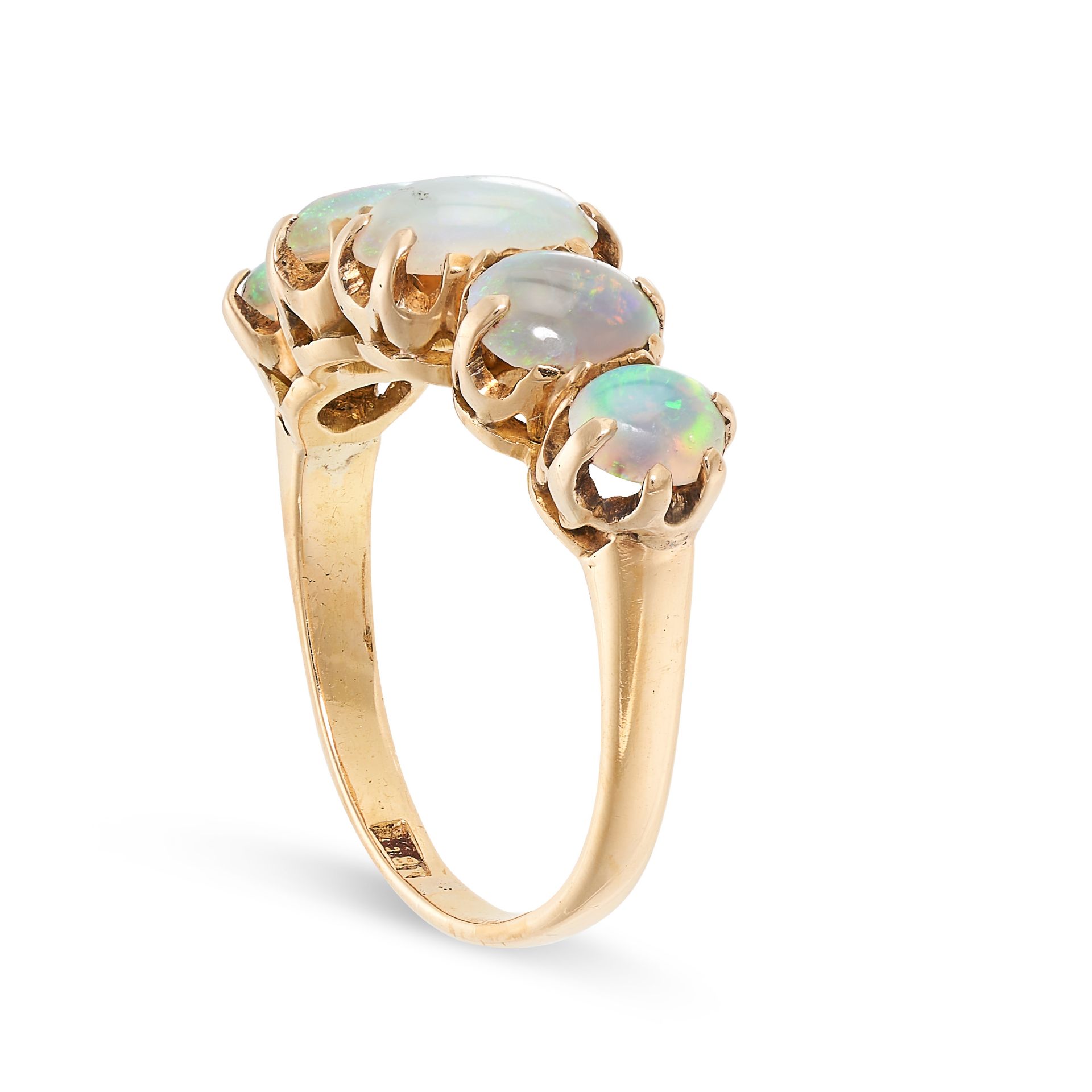 AN ANTIQUE OPAL FIVE STONE RING in 18ct yellow gold, set with five graduated oval cabochon opals, - Bild 2 aus 2