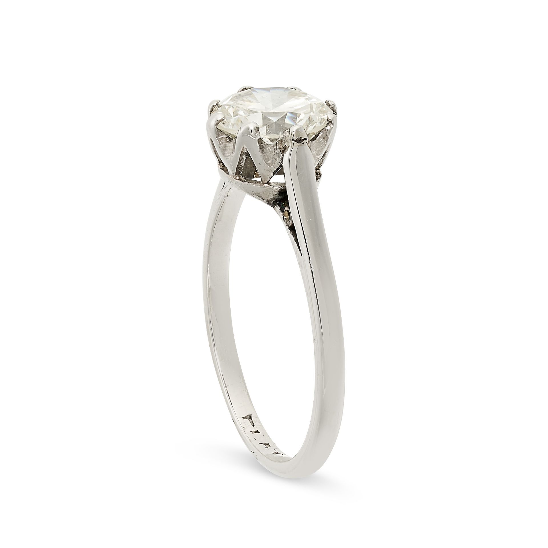 A SOLITAIRE DIAMOND ENGAGEMENT RING in platinum, set with a round brilliant cut diamond of 1.44 - Bild 2 aus 2