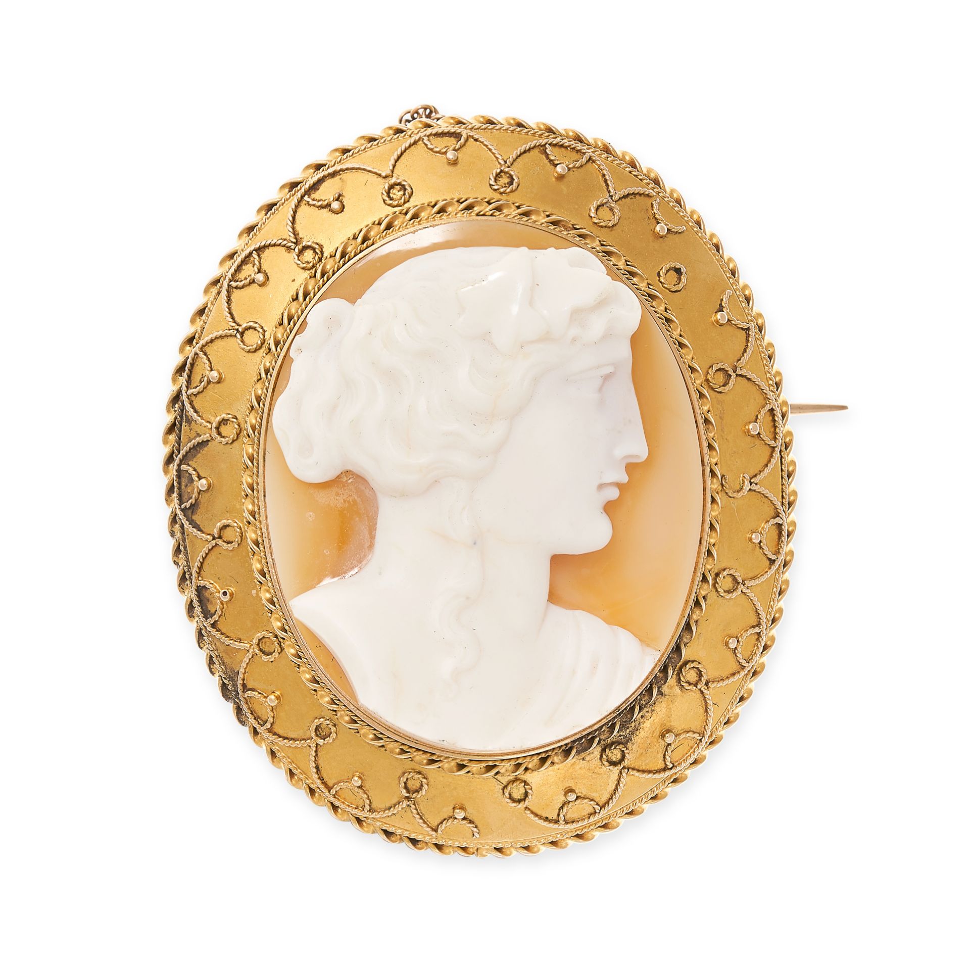 AN ANTIQUE HARDSTONE CAMEO BROOCH / PENDANT, 19TH CENTURY in high carat yellow gold, the oval