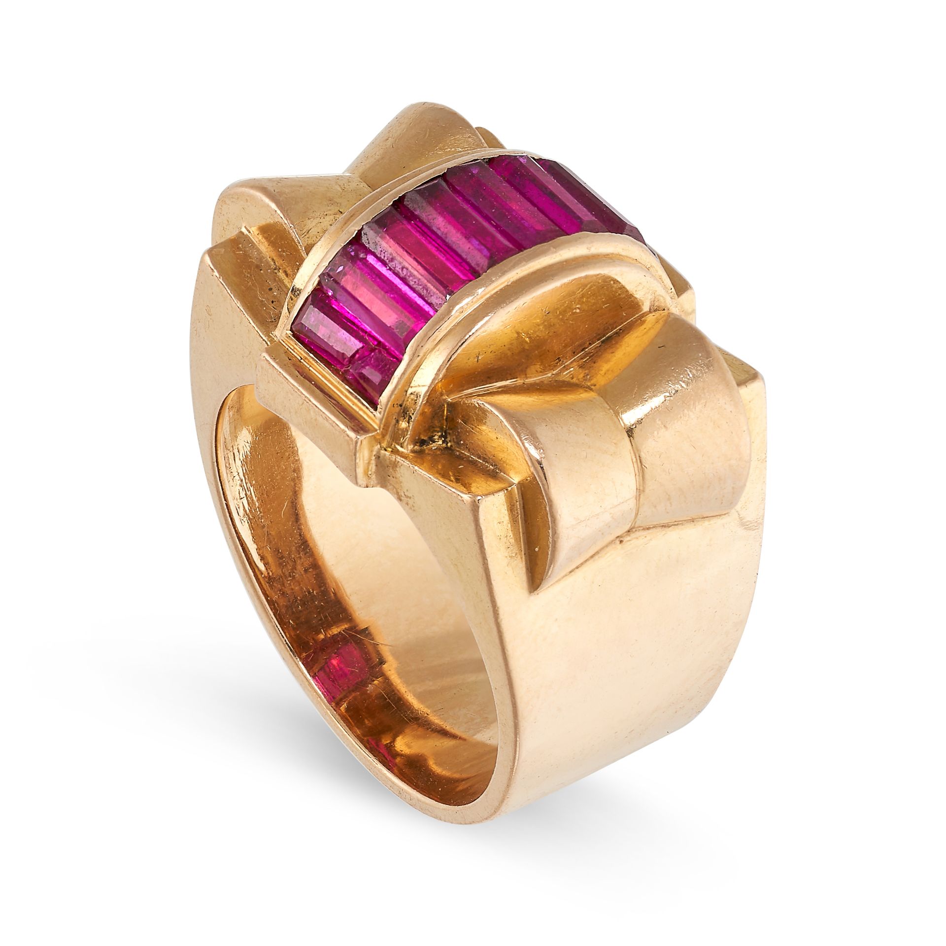 A RETRO SYNTHETIC RUBY COCKTAIL RING, CIRCA 1945 in 18ct yellow gold, set with a row of baguette cut - Bild 2 aus 2