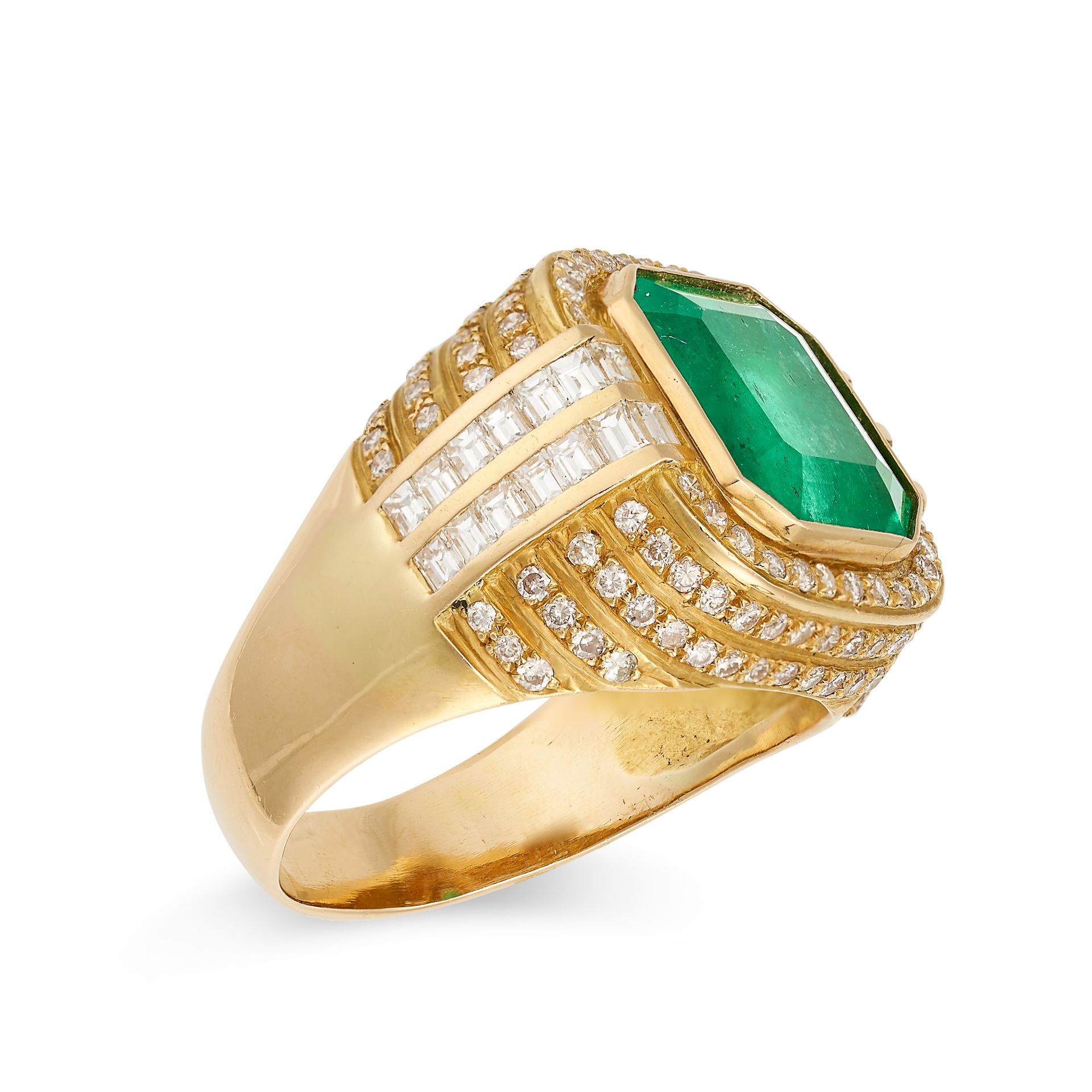 A COLOMBIAN EMERALD AND DIAMOND RING set with an emerald cut emerald of 7.17 carats in a border of - Bild 2 aus 2