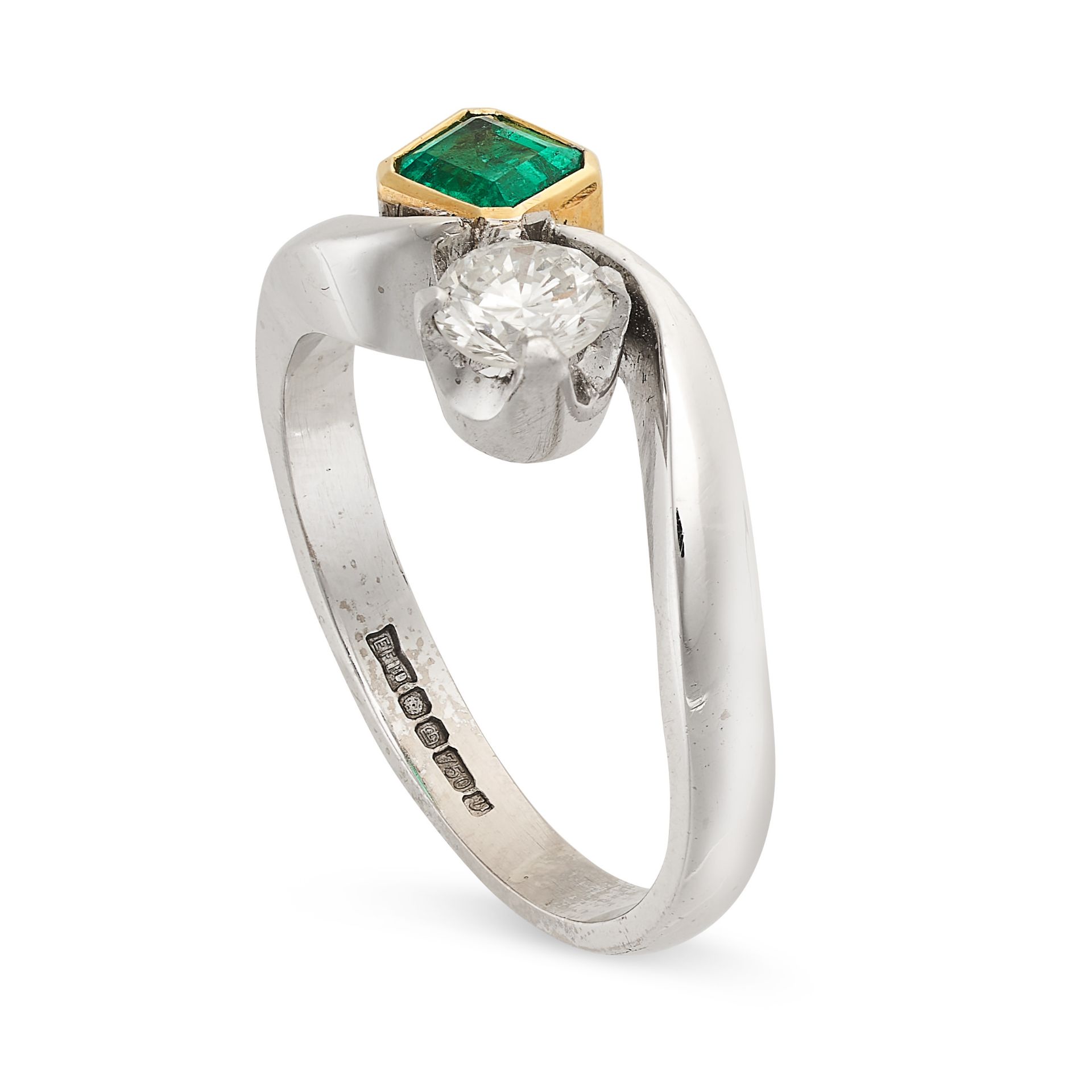 A VINTAGE EMERALD AND DIAMOND TOI ET MOI RING in 18ct white gold and yellow gold, set with an - Bild 2 aus 2