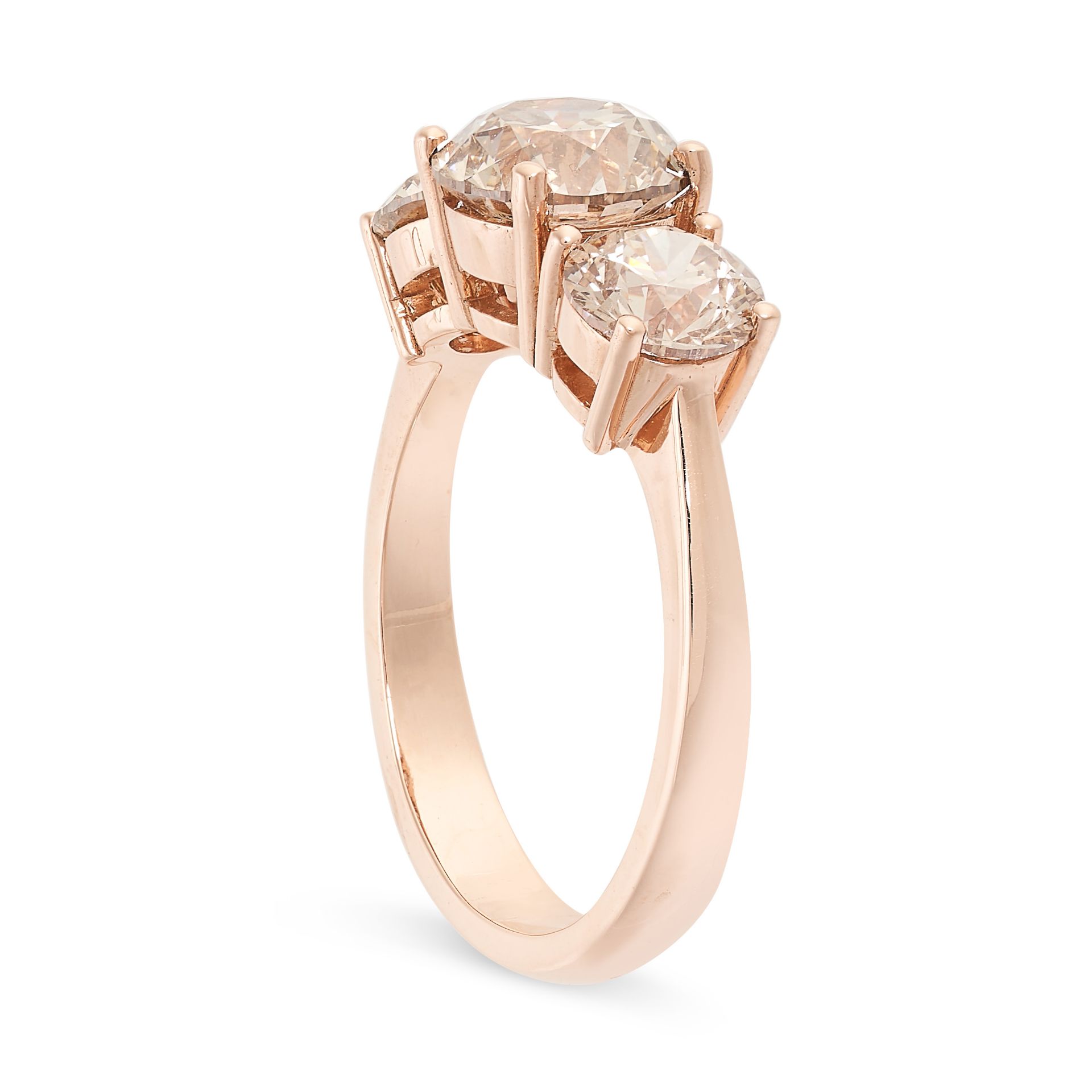 A DIAMOND THREE STONE RING in 18ct rose gold, set with three round brilliant cut diamonds all - Bild 2 aus 2