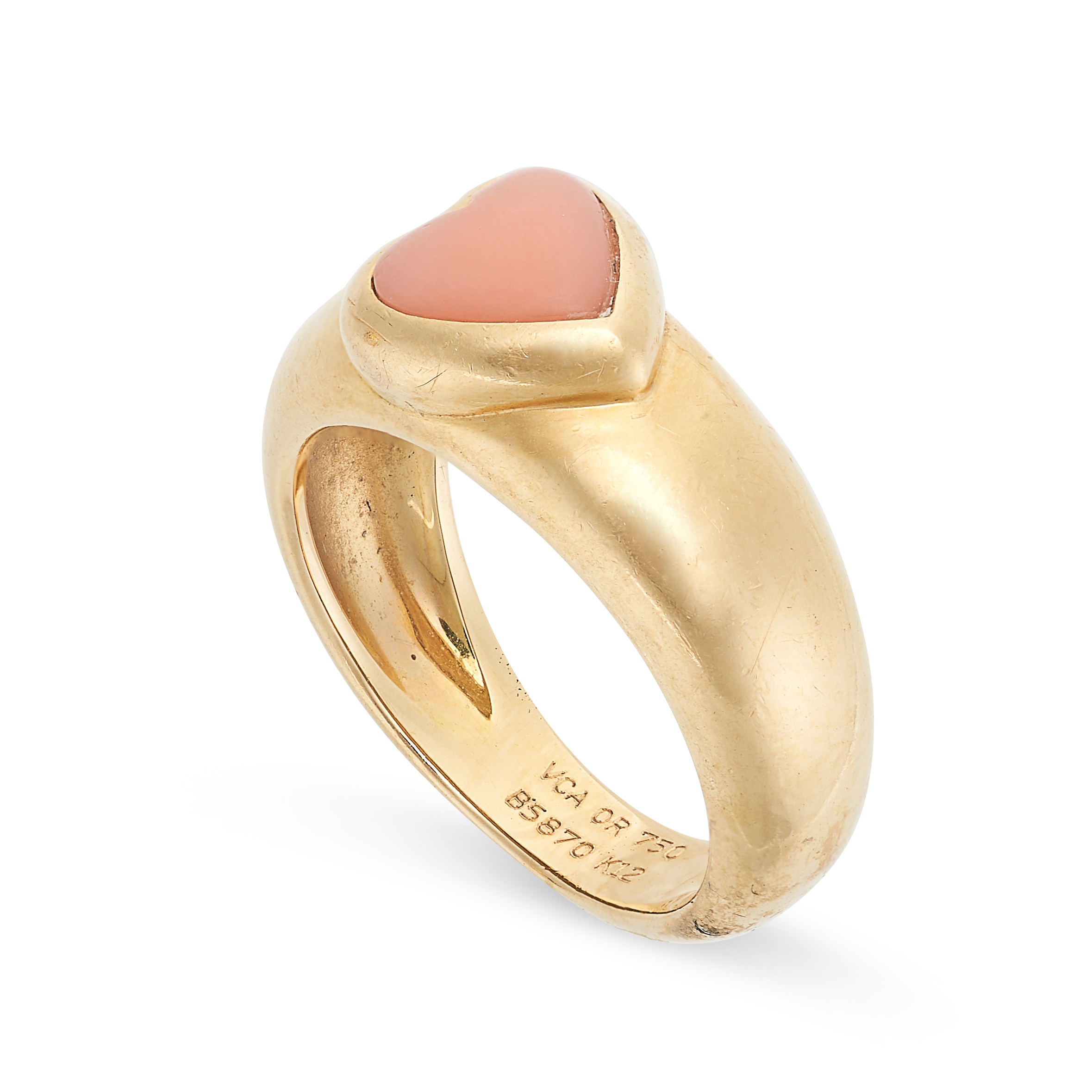 VAN CLEEF & ARPELS, A CORAL HEART RING in 18ct yellow gold, set with a polished heart shaped - Image 2 of 2