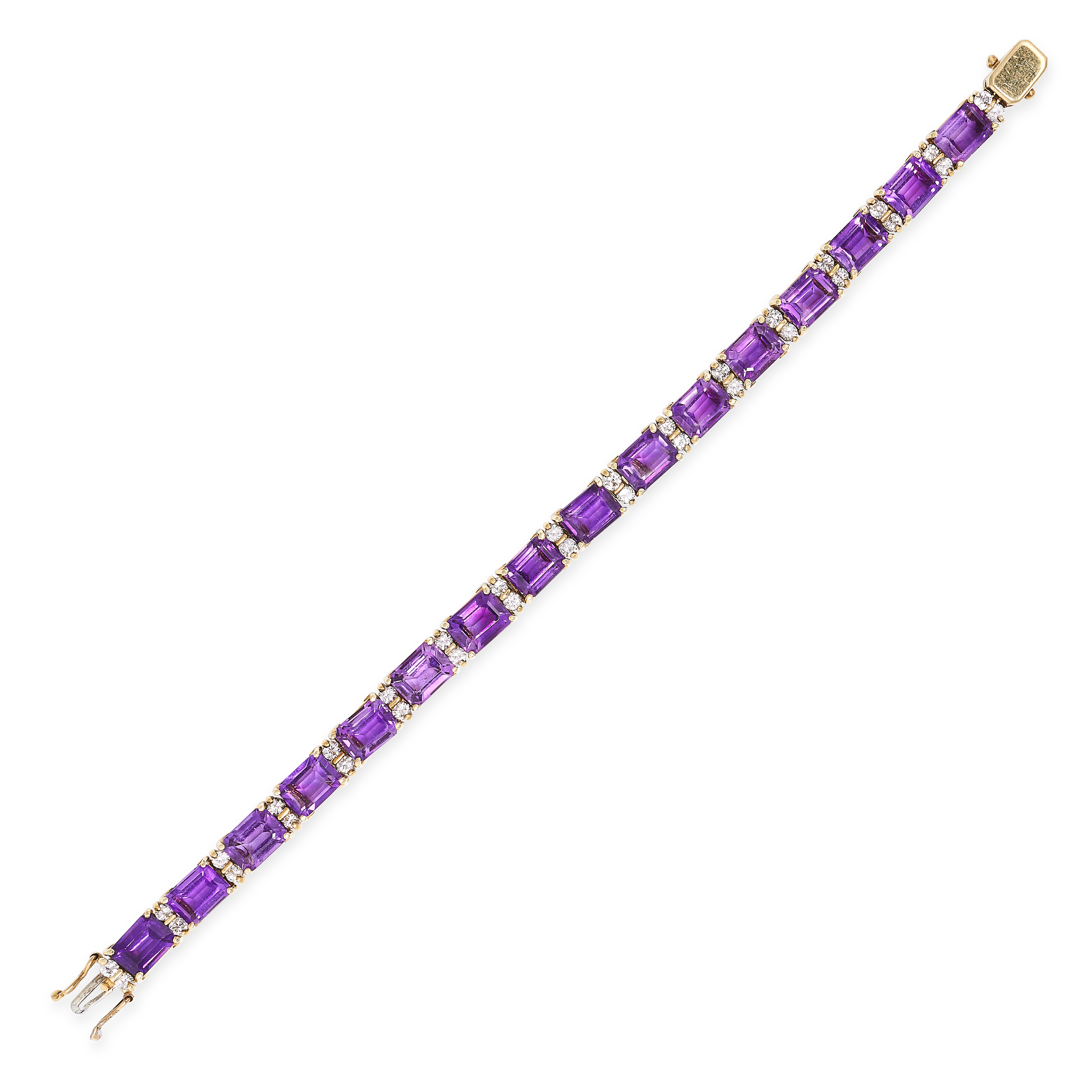 AN AMETHYST AND DIAMOND BRACELET in 18ct yellow gold, set with sixteen step cut amethysts punctuated