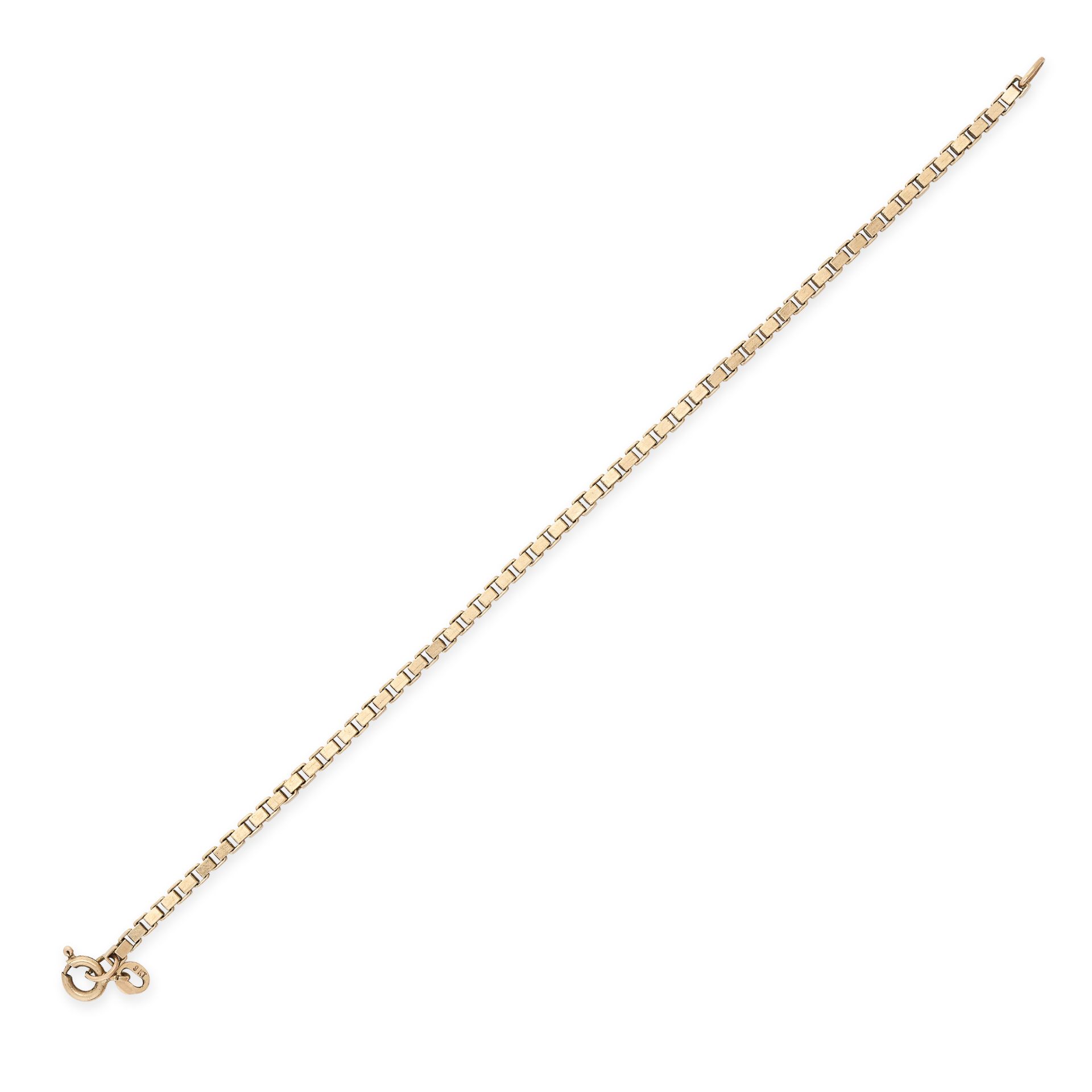 A VINTAGE GOLD BRACELET in 9ct yellow gold, comprising a box link chain, stamped 9KT, 17.0cm, 6.3g.