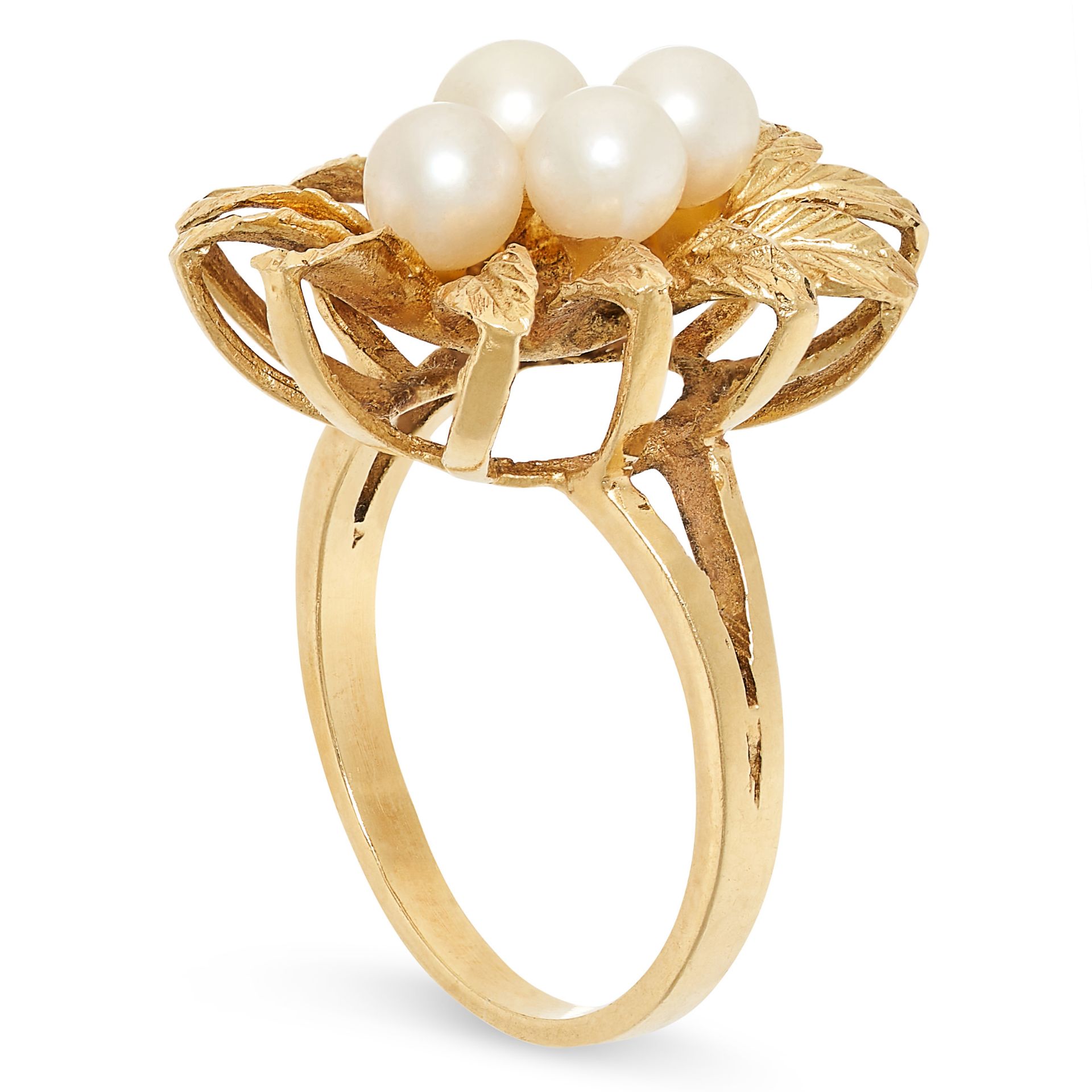 A VINTAGE PEARL RING set with a cluster of pearls accented by gold leaves, no assay marks, size - Bild 2 aus 2