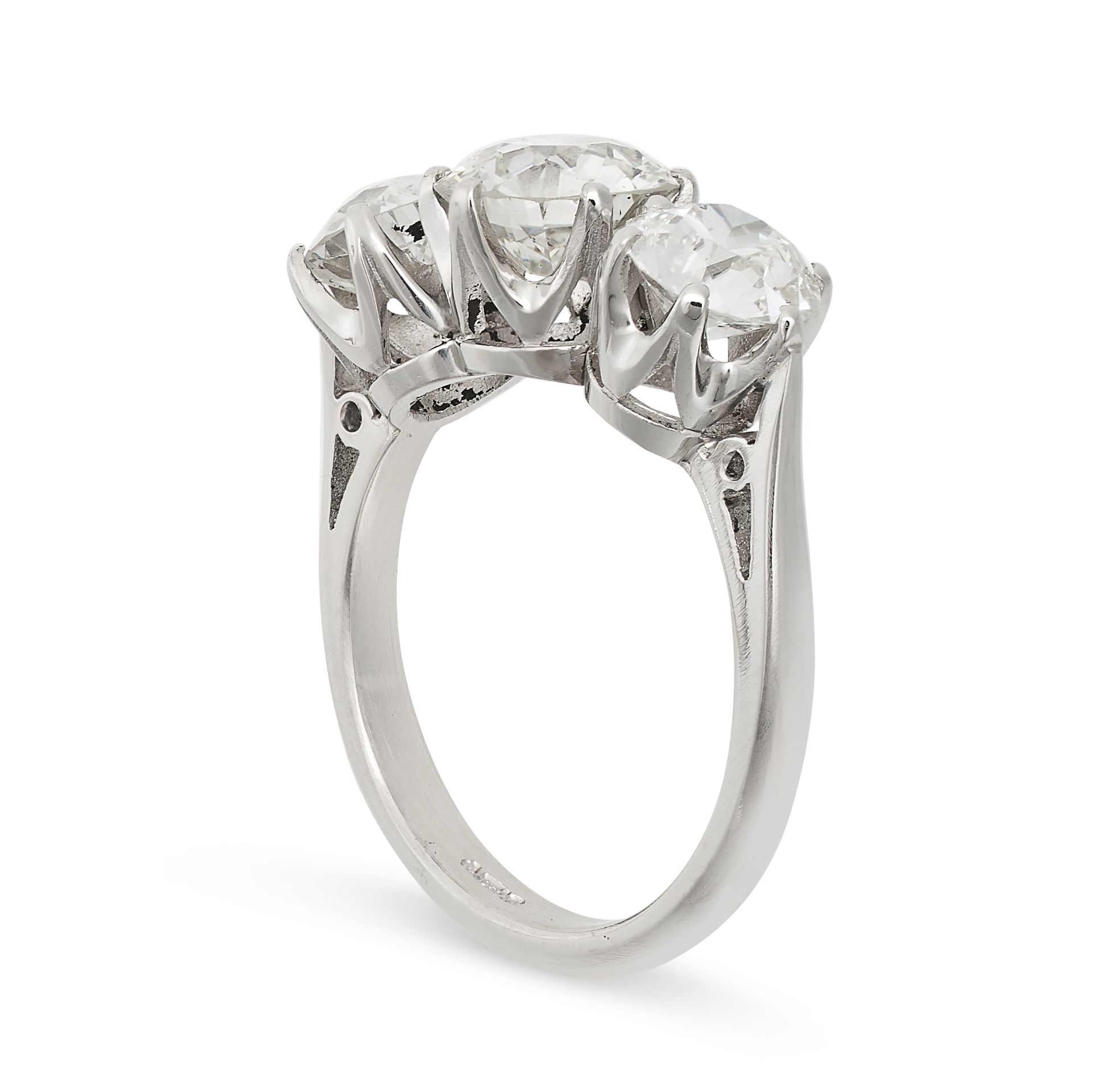 A 3.65 CARAT DIAMOND THREE STONE ENGAGEMENT RING in platinum, set with three old European cut - Bild 2 aus 2