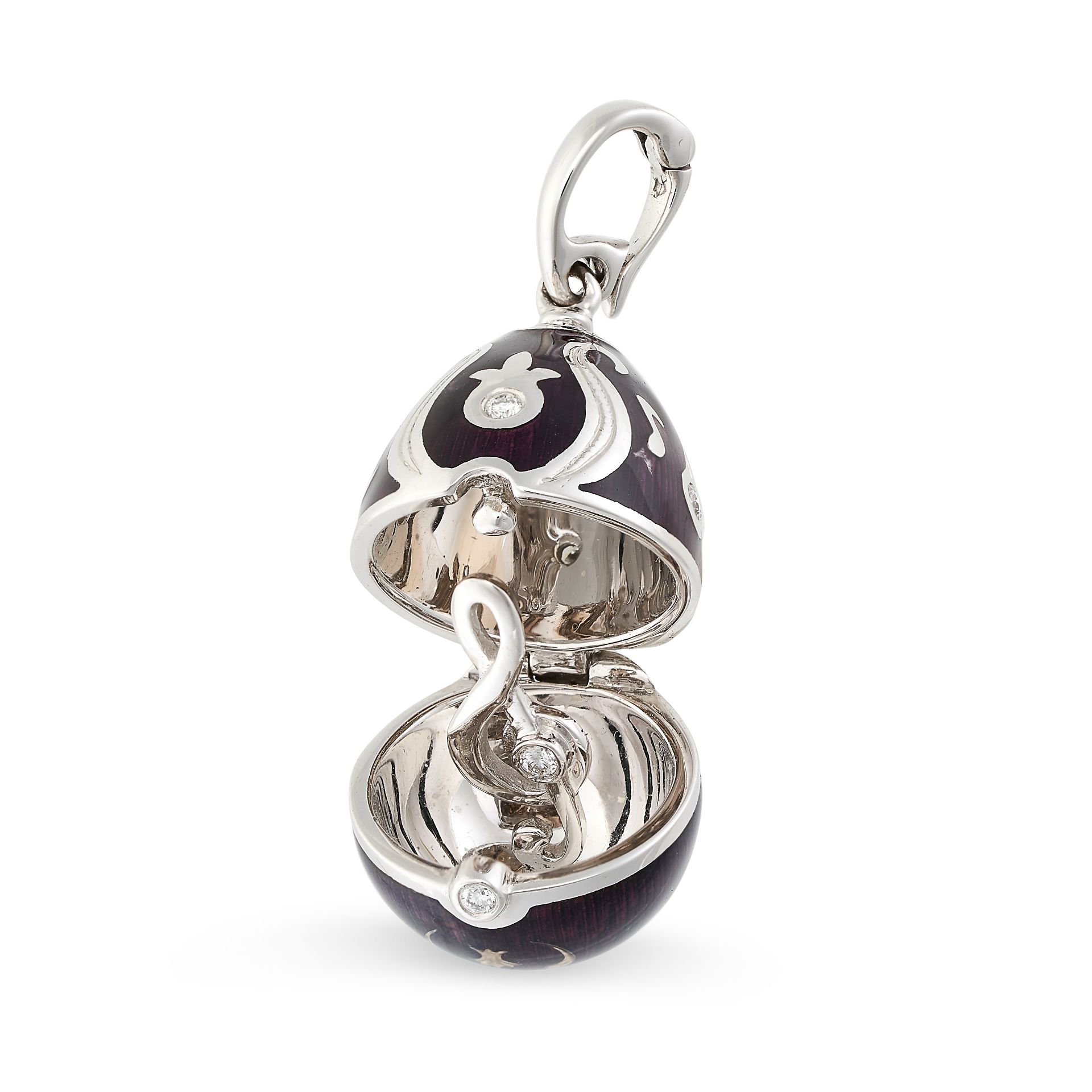 FABERGE, AN ENAMEL AND DIAMOND EGG CHARM / PENDANT in 18ct white gold, designed as a hinged egg - Bild 2 aus 2