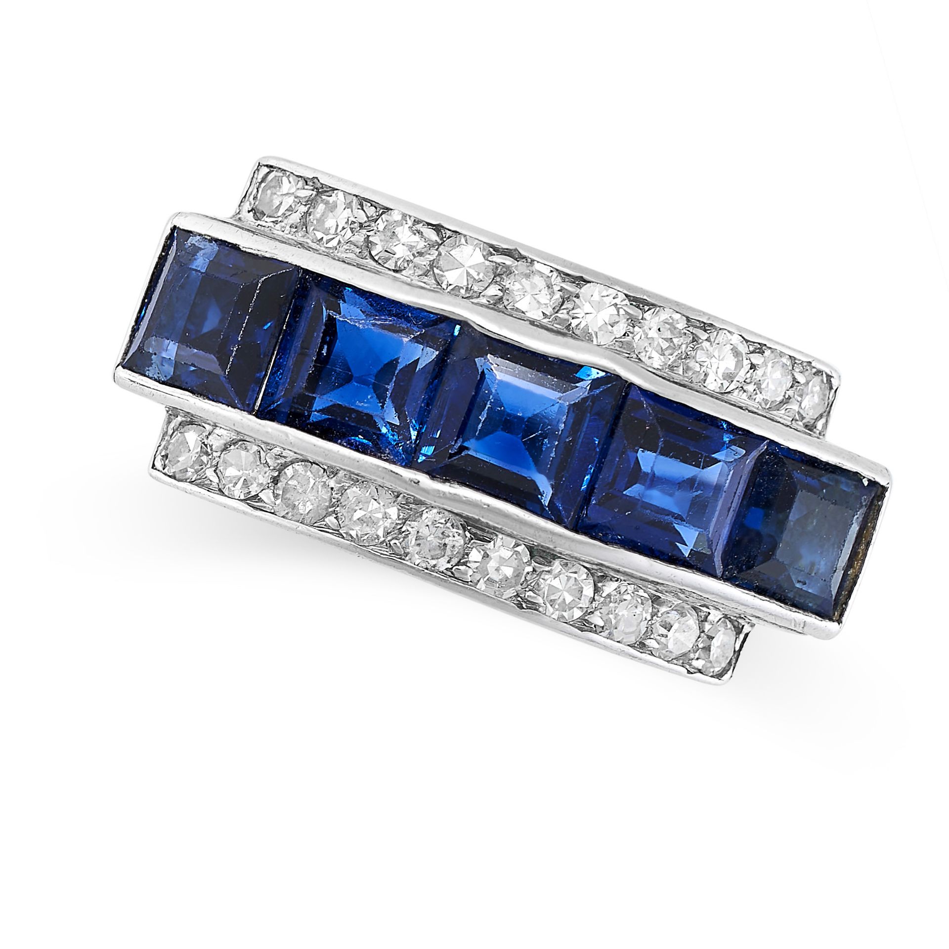 AN ART DECO SAPPHIRE AND DIAMOND RING set with a central panel of step cut sapphires between two