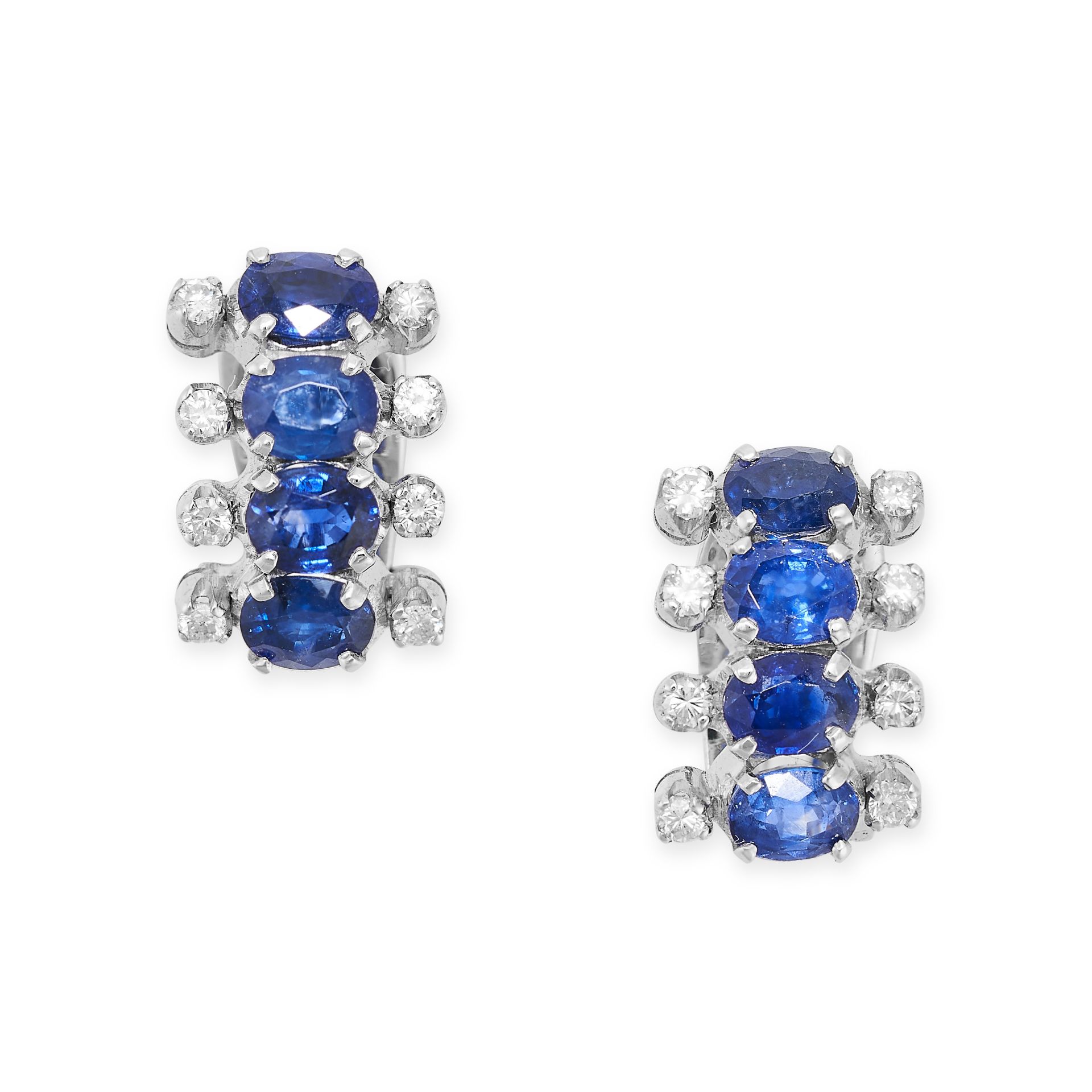 A SAPPHIRE AND DIAMOND SUITE comprising a necklace, a pair of earrings and a ring, the necklace - Bild 3 aus 5