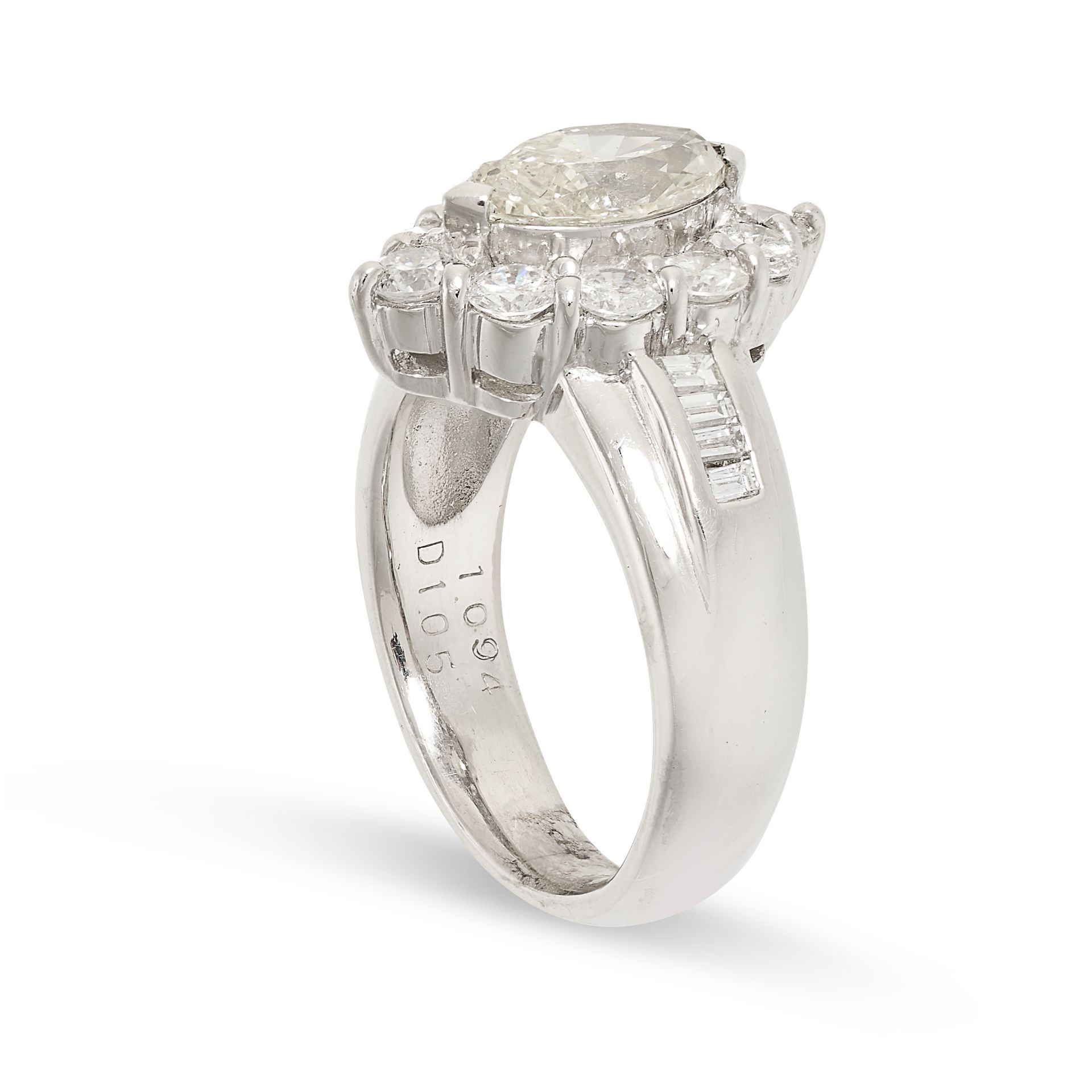 A YELLOW DIAMOND CLUSTER RING in platinum, set with a marquise cut yellow diamond of 1.01 carats, in - Bild 2 aus 2