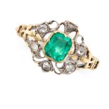 AN ANTIQUE EMERALD AND DIAMOND RING, EARLY 19TH CENTURY in yellow gold and silver, set with a