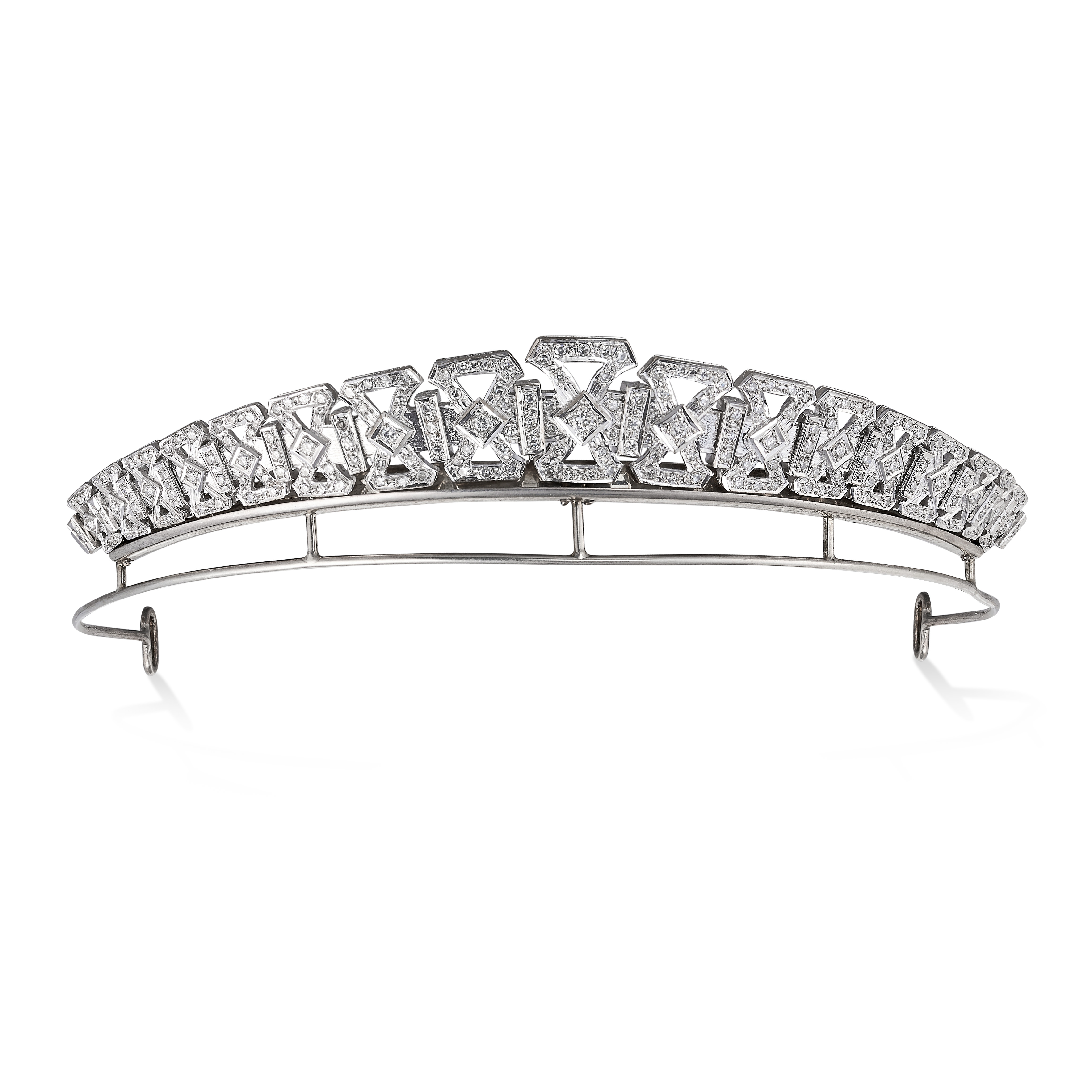 A DIAMOND BANDEAU TIARA in geometric ribbon design, set with round and single cut diamonds, no assay